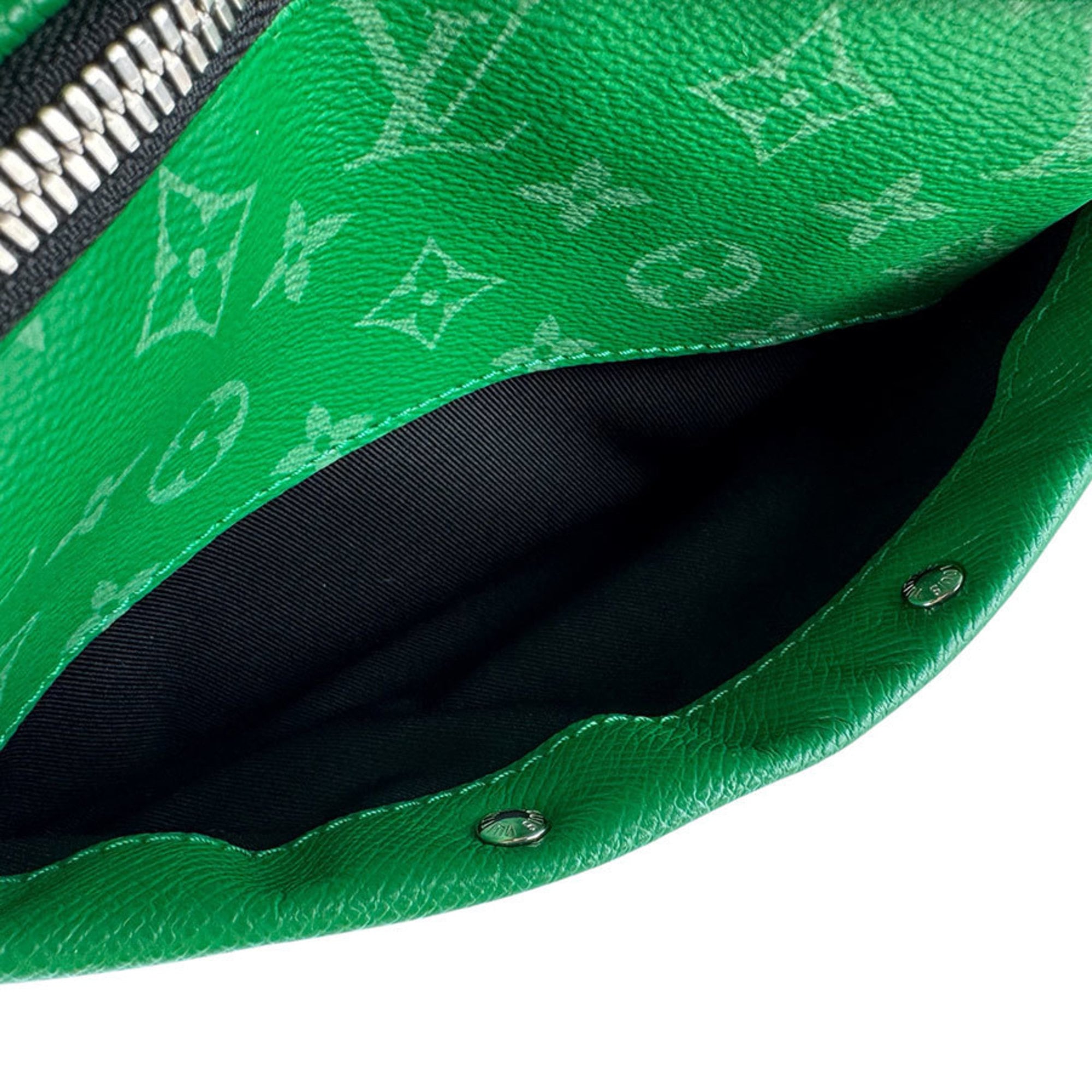 Louis Vuitton Vert Taigarama Shoulder Bag