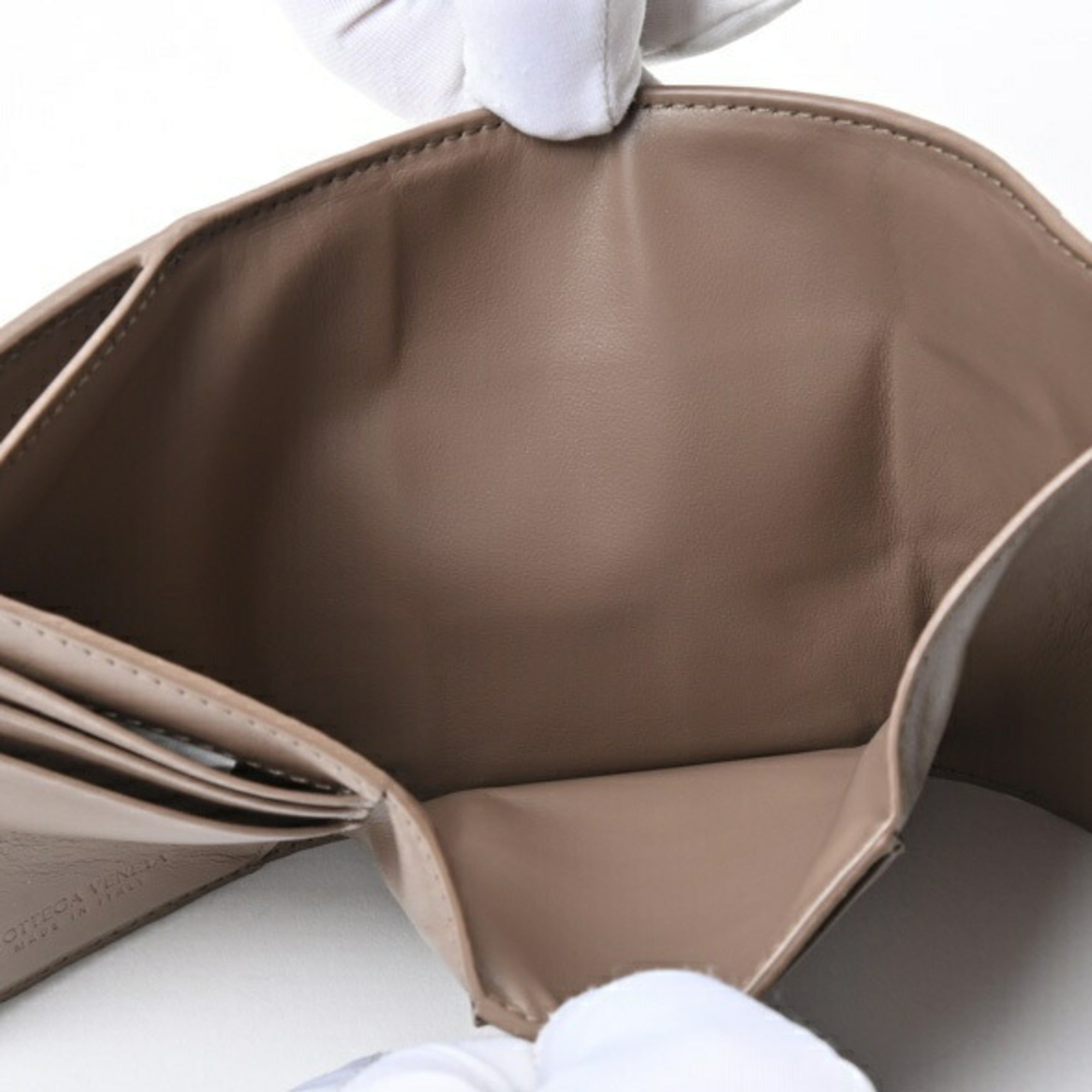 Bottega Veneta Leather Wallet (Tri-Fold)