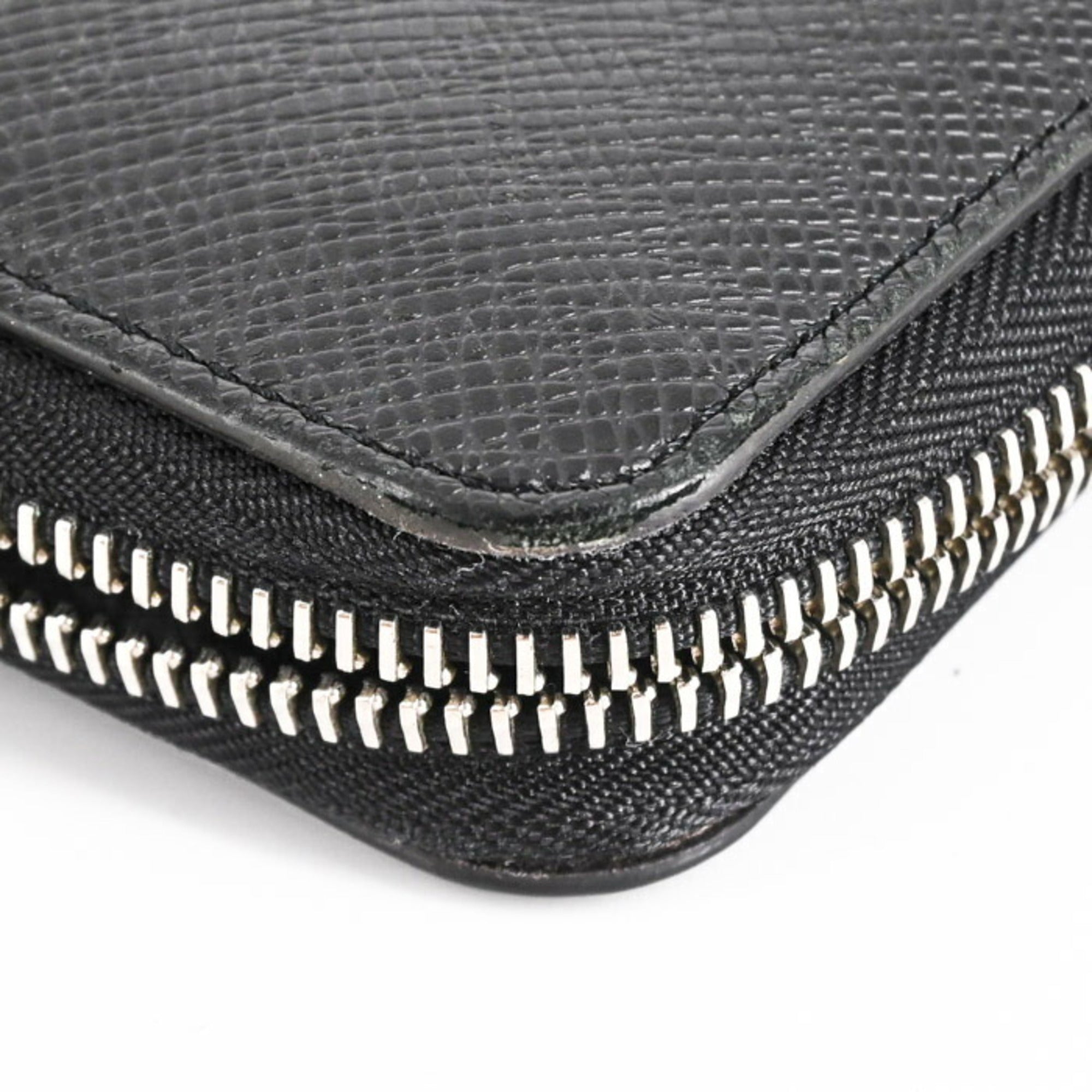 Louis Vuitton Black Taiga Leather Wallet (Tri-Fold)