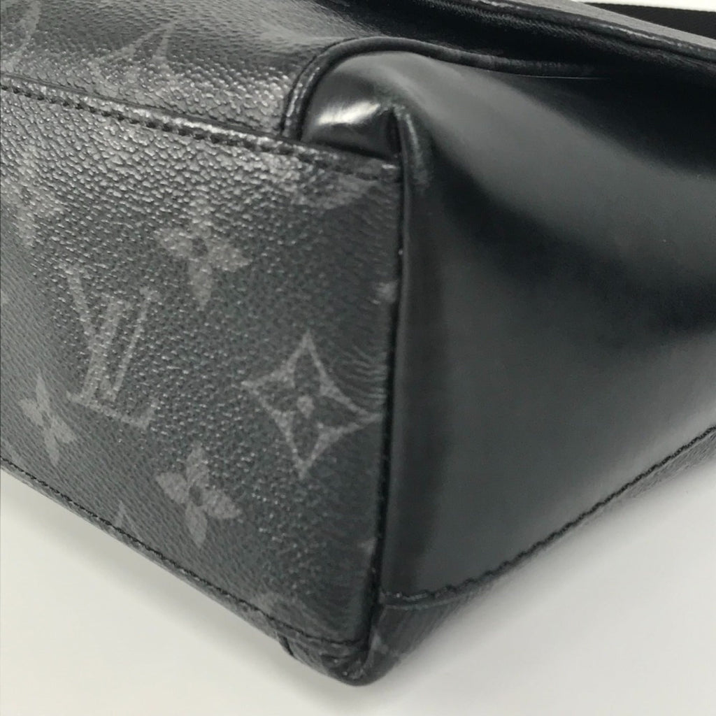 Louis Vuitton Black Monogram Eclipse Monogram Eclipse Messenger Bag Shoulder Bag