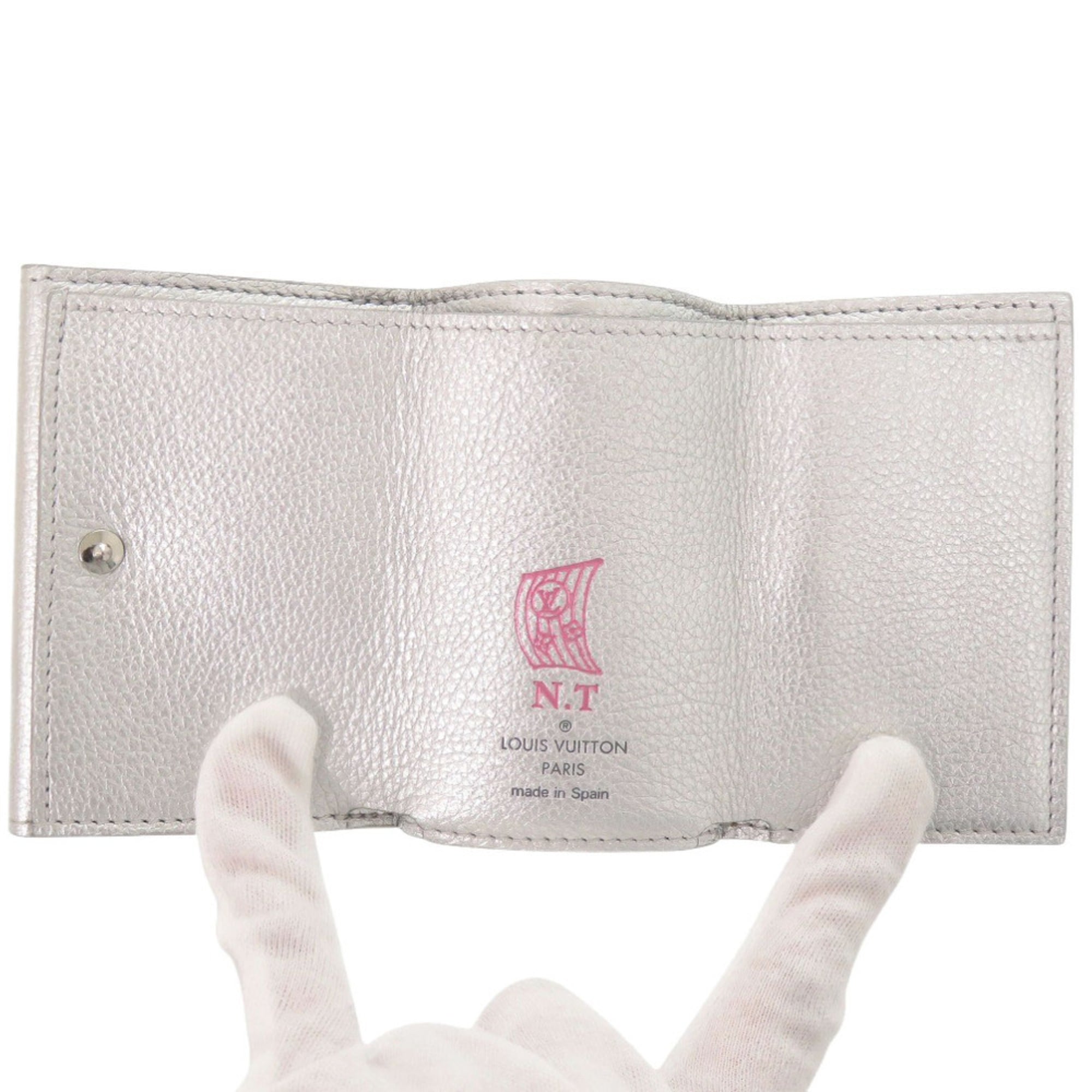 Louis Vuitton Silver Leather Wallet (Tri-Fold)