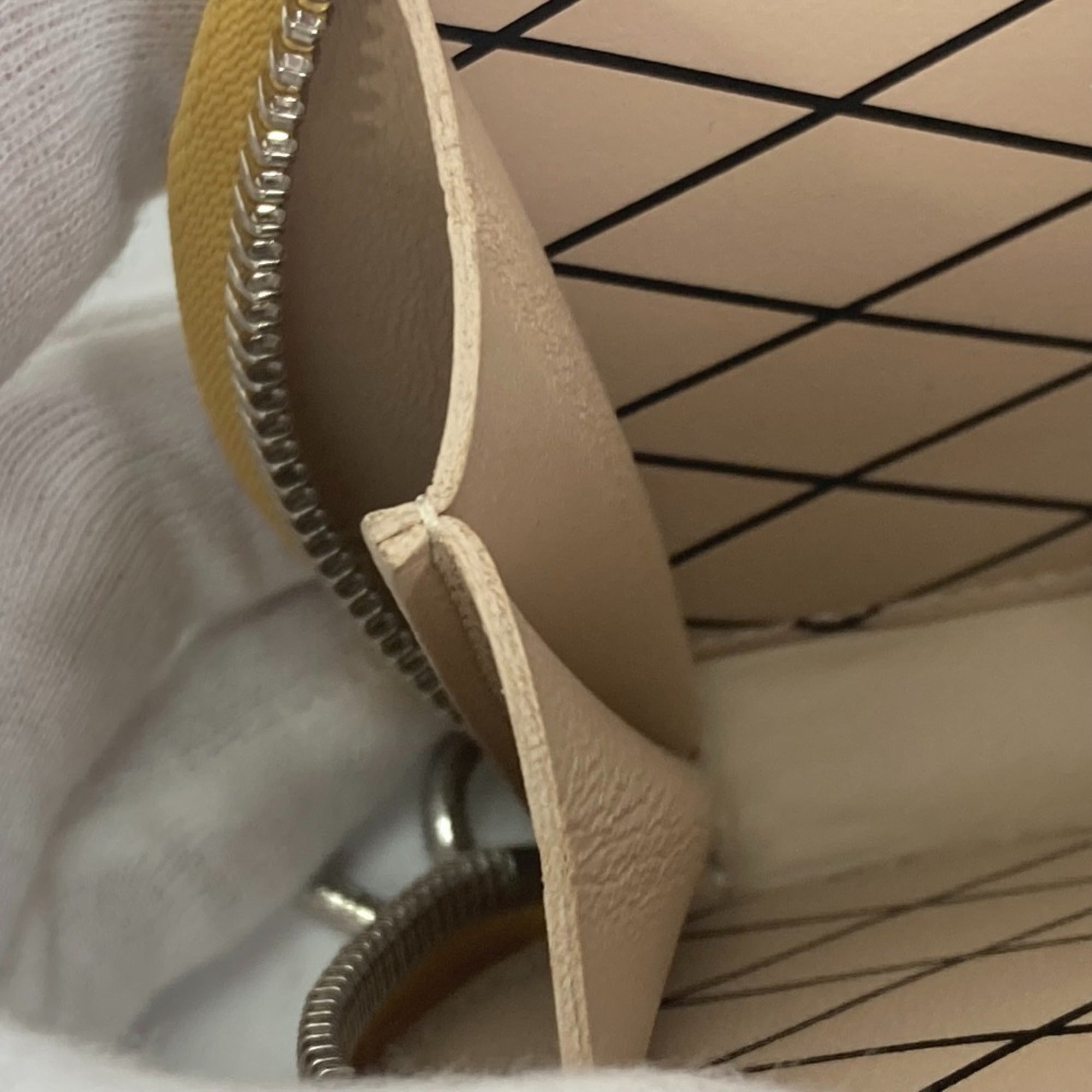 Louis Vuitton Beige Coin Purse/Coin Case