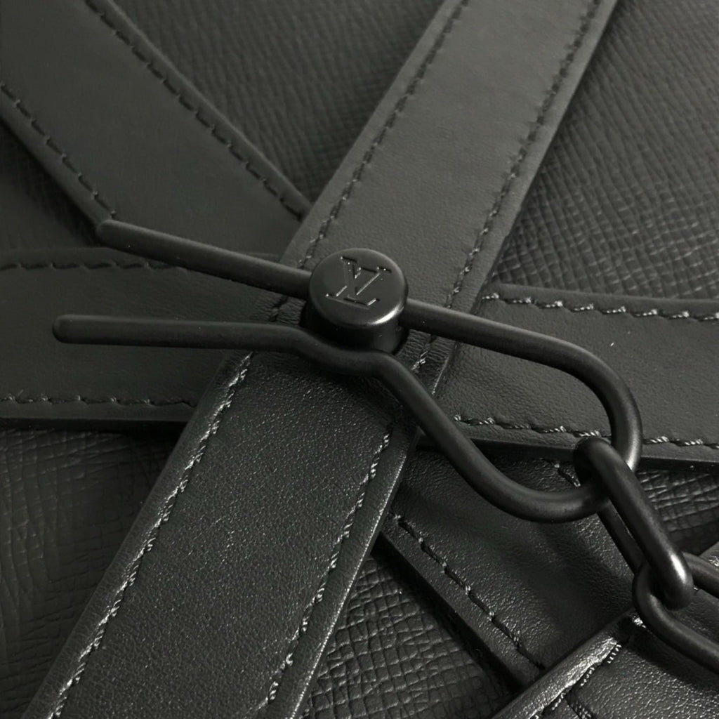 Louis Vuitton Taiga Ardoise Black Taiga Leather Pochette Shoulder Bag