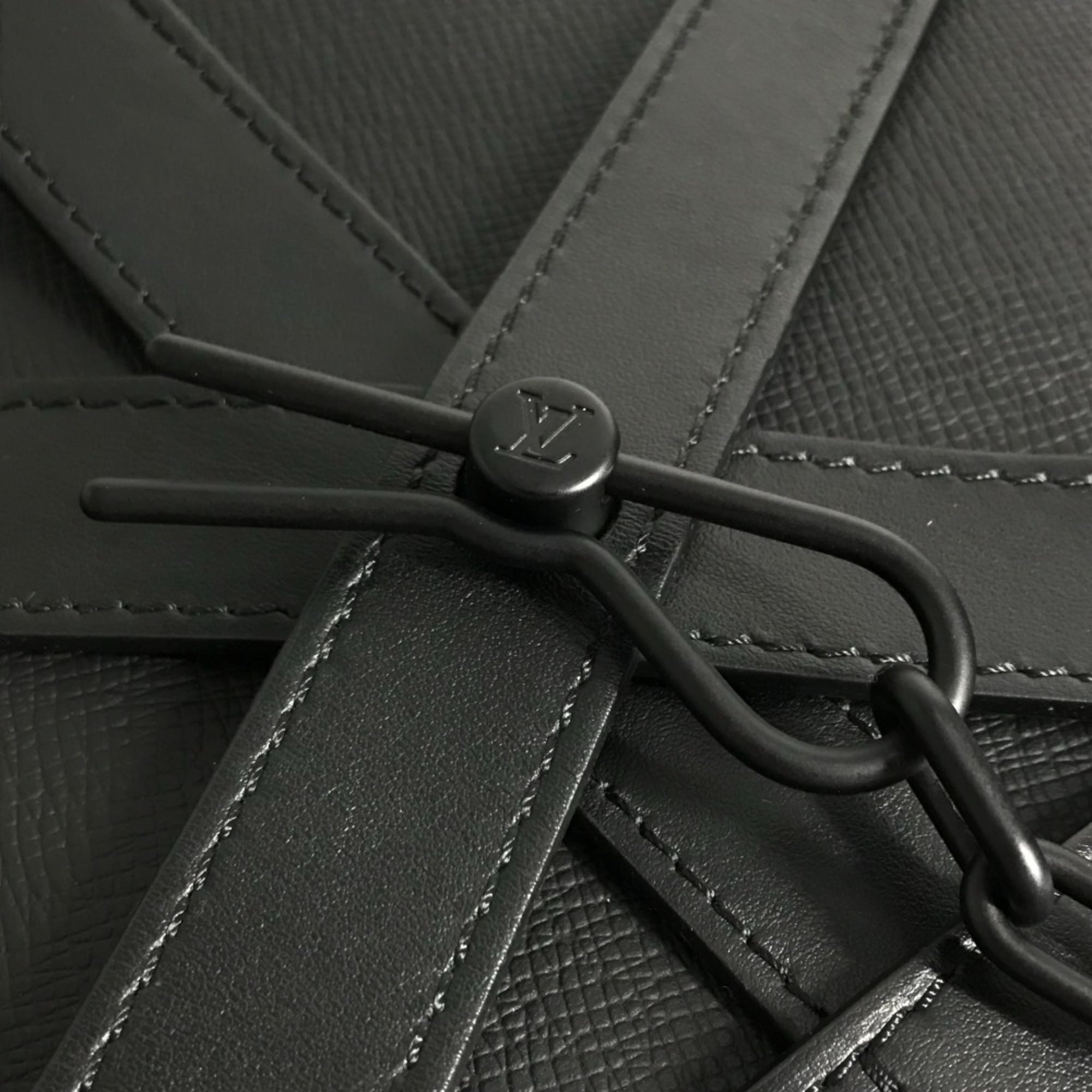 Louis Vuitton Taiga Ardoise Black Taiga Leather Pochette Shoulder Bag