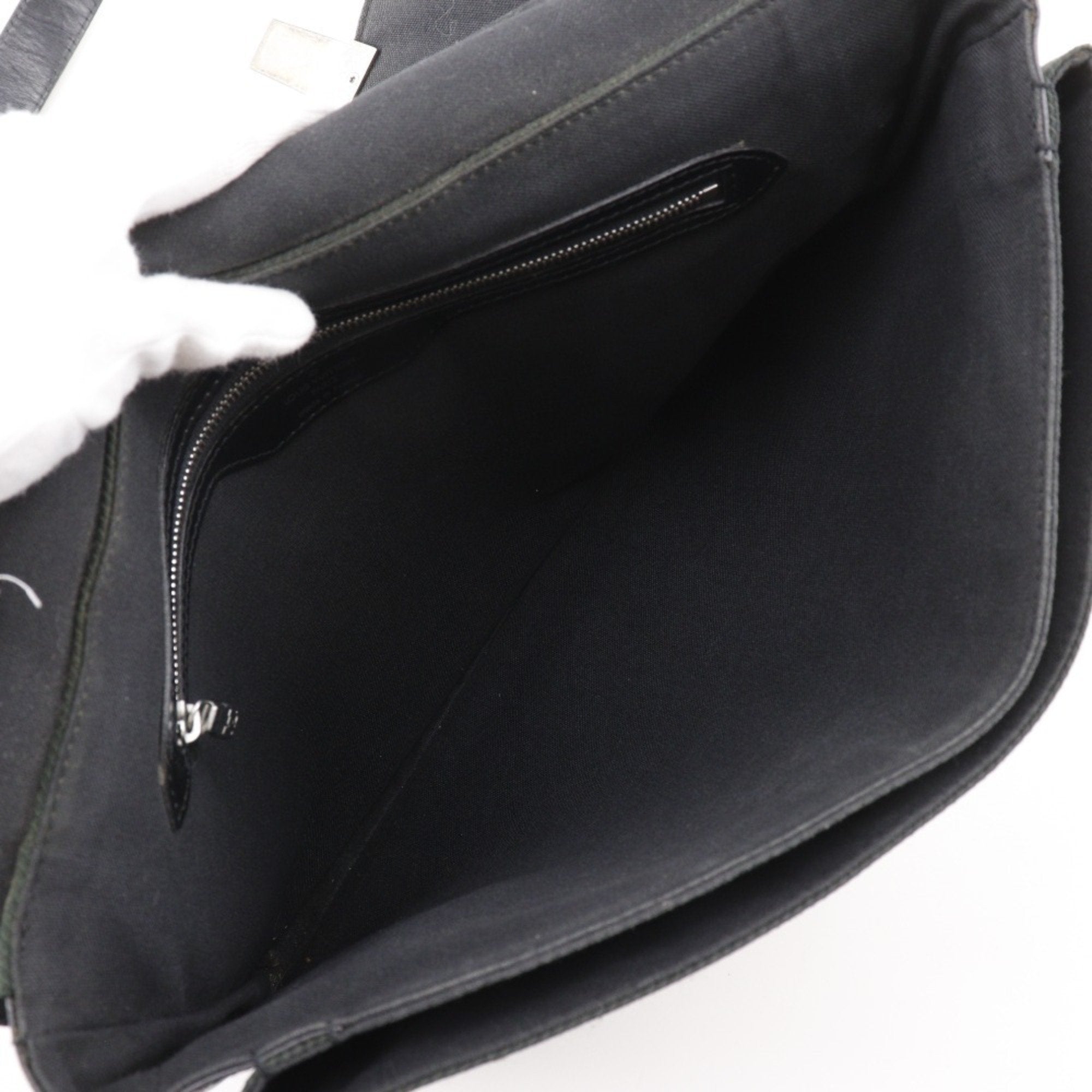 Louis Vuitton Black Noir Taiga Leather Shoulder Bag