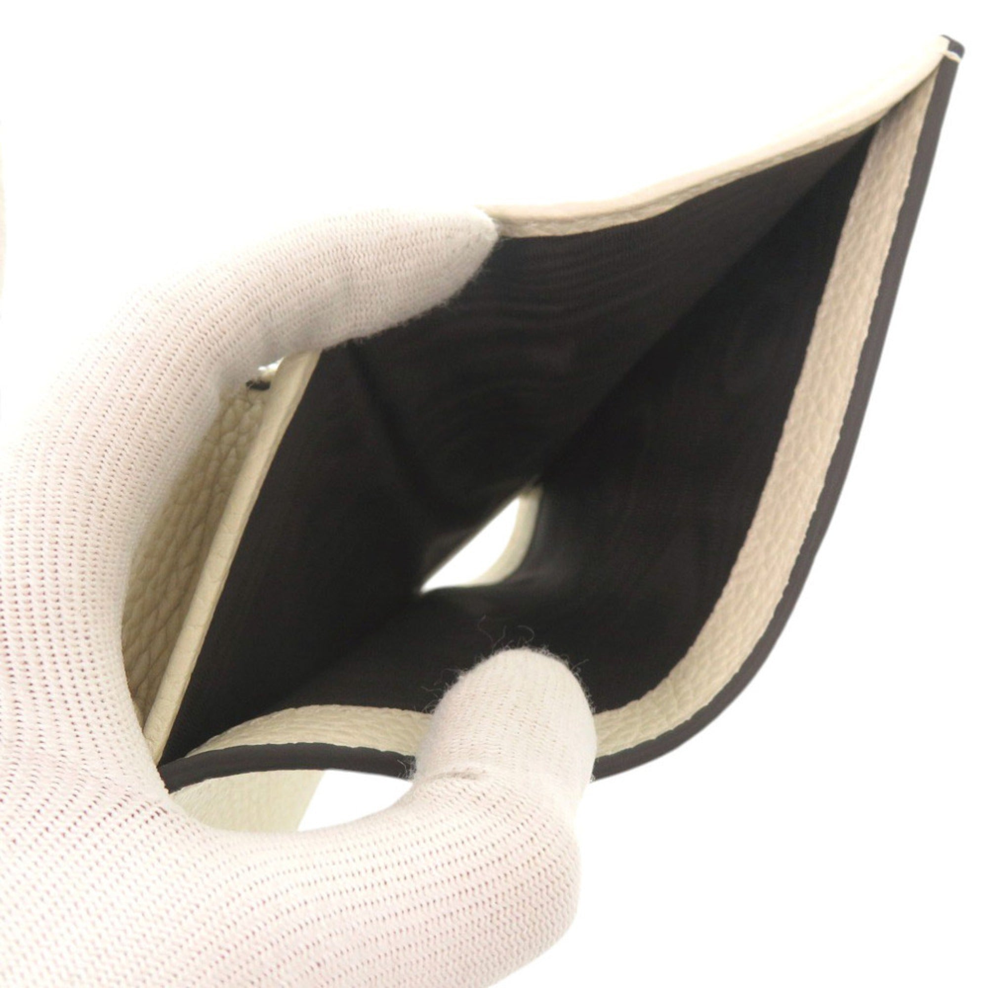 Gucci Ivory Leather Wallet (Bi-Fold) (Pre-Owned)