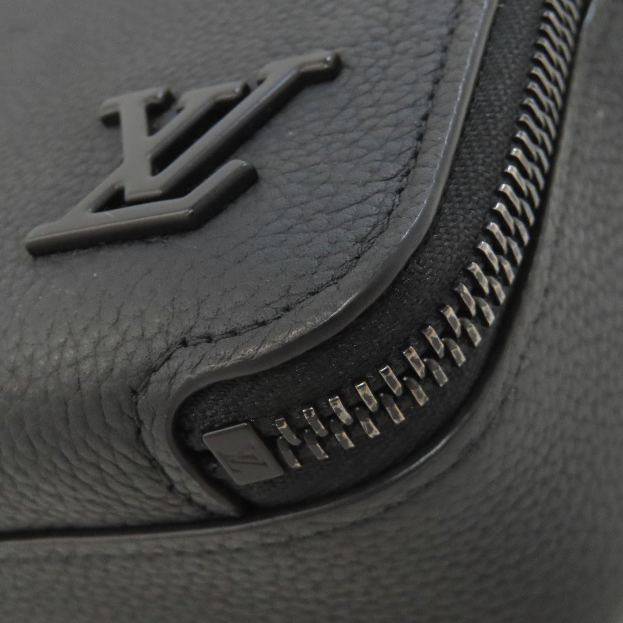 Louis Vuitton Noir Shoulder Bag