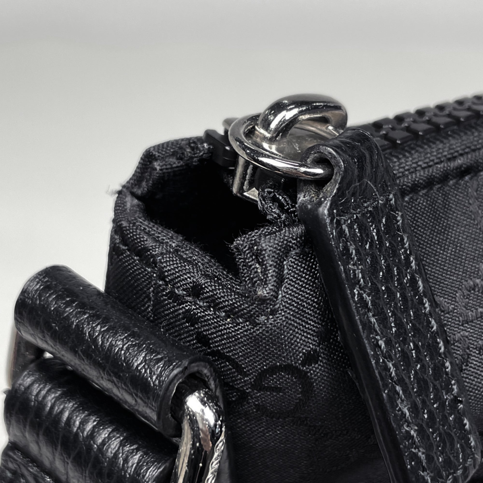 Gucci Black Nylon Leather Shoulder Bag (Pre-Owned)