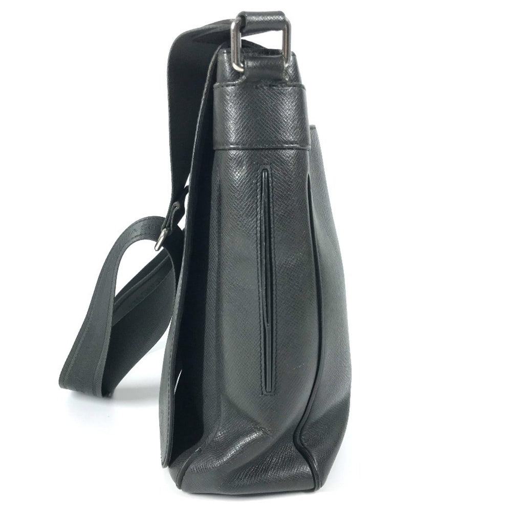 Louis Vuitton Ardoise Black Taiga Leather Leather Messenger Bag Shoulder Bag