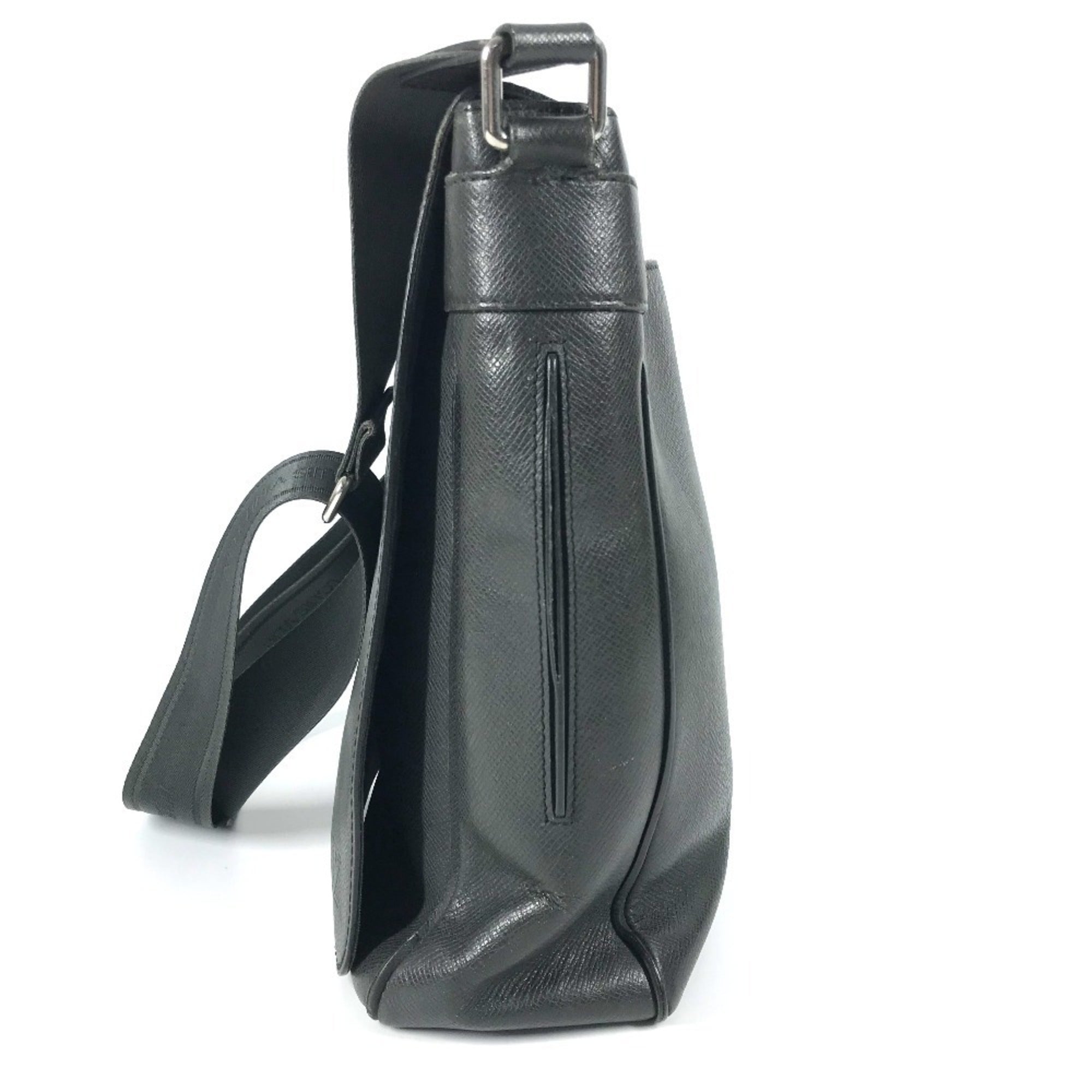Louis Vuitton Ardoise Black Taiga Leather Leather Messenger Bag Shoulder Bag