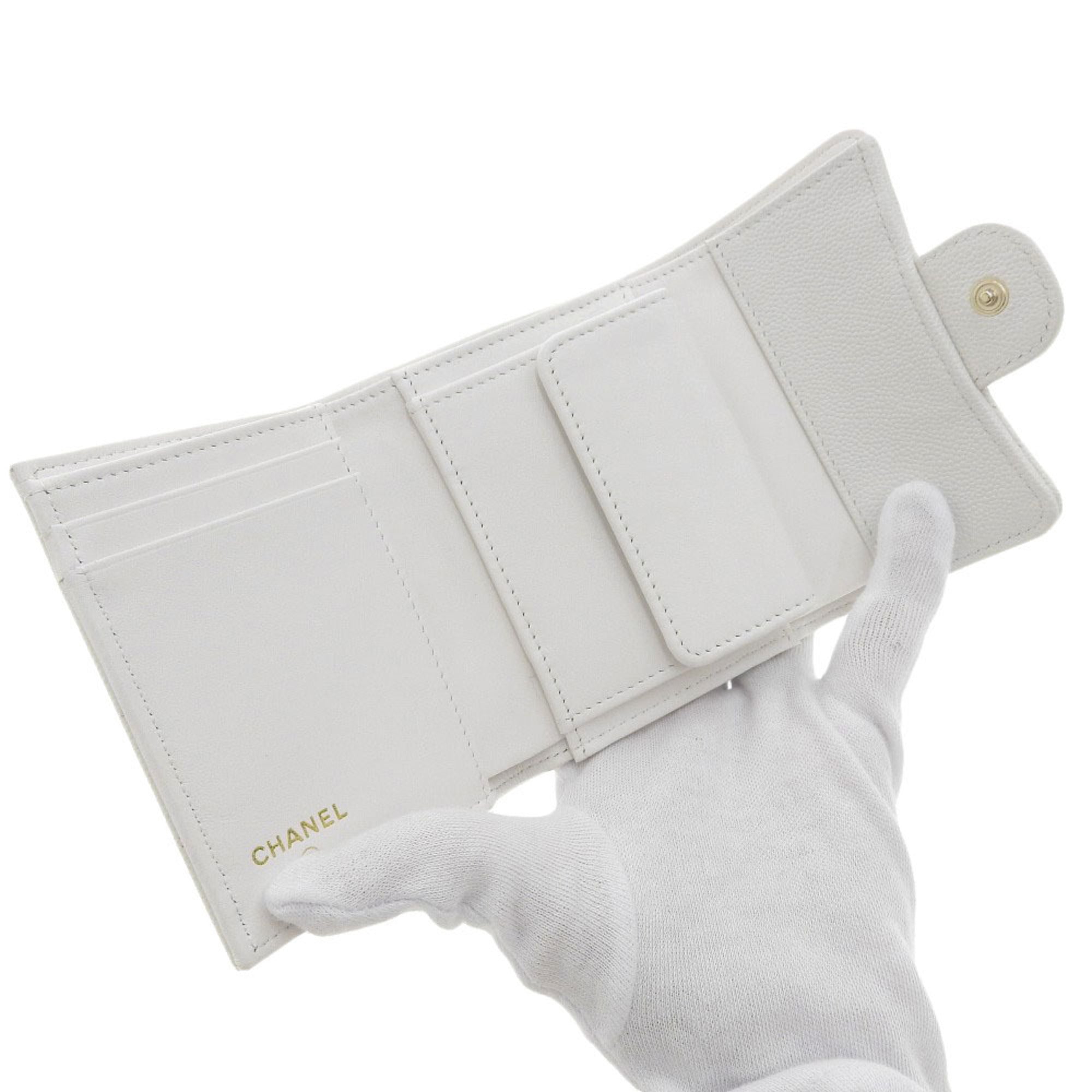 Chanel White Grained Calfskin Wallet (Tri-Fold)