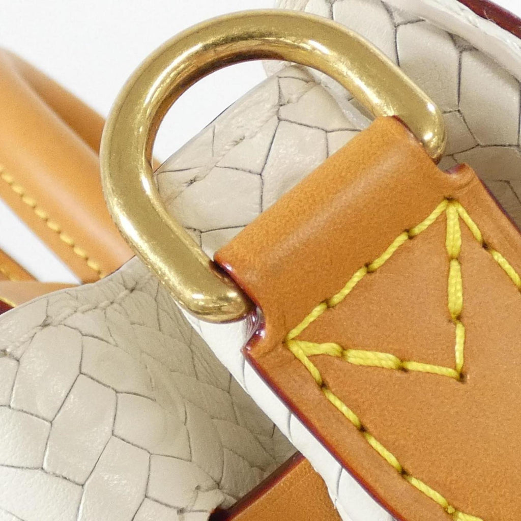Louis Vuitton Off-White Leather Handbag