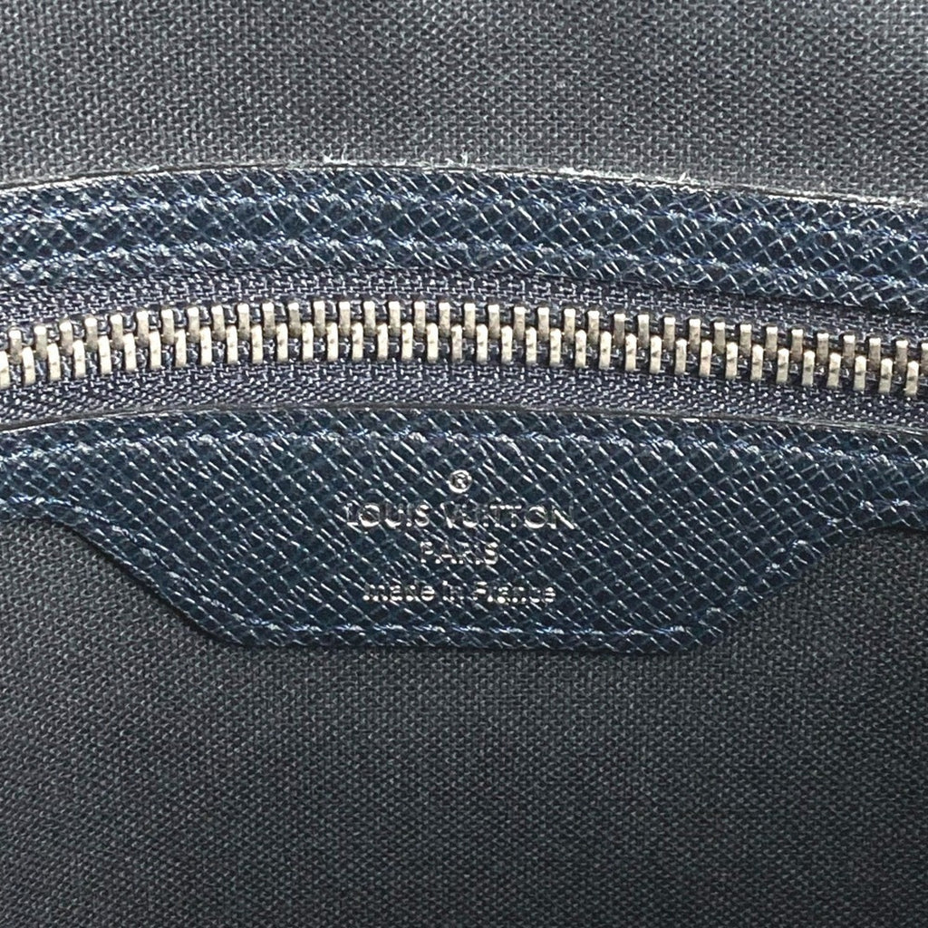 Louis Vuitton Boreal Galle Navy Taiga Leather Messenger Bag Shoulder Bag