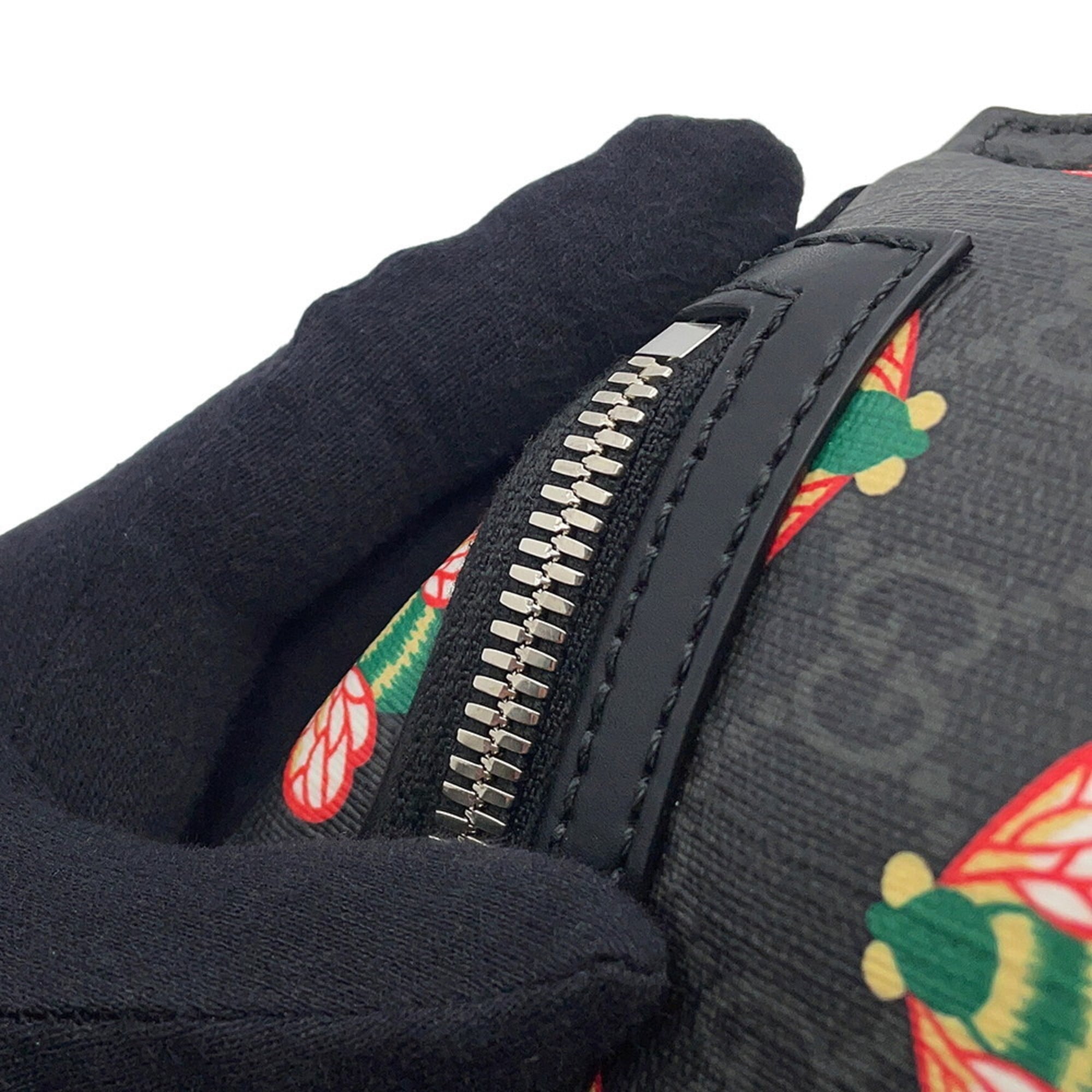 Gucci Black Gg Supreme Sling Bag (Pre-Owned)