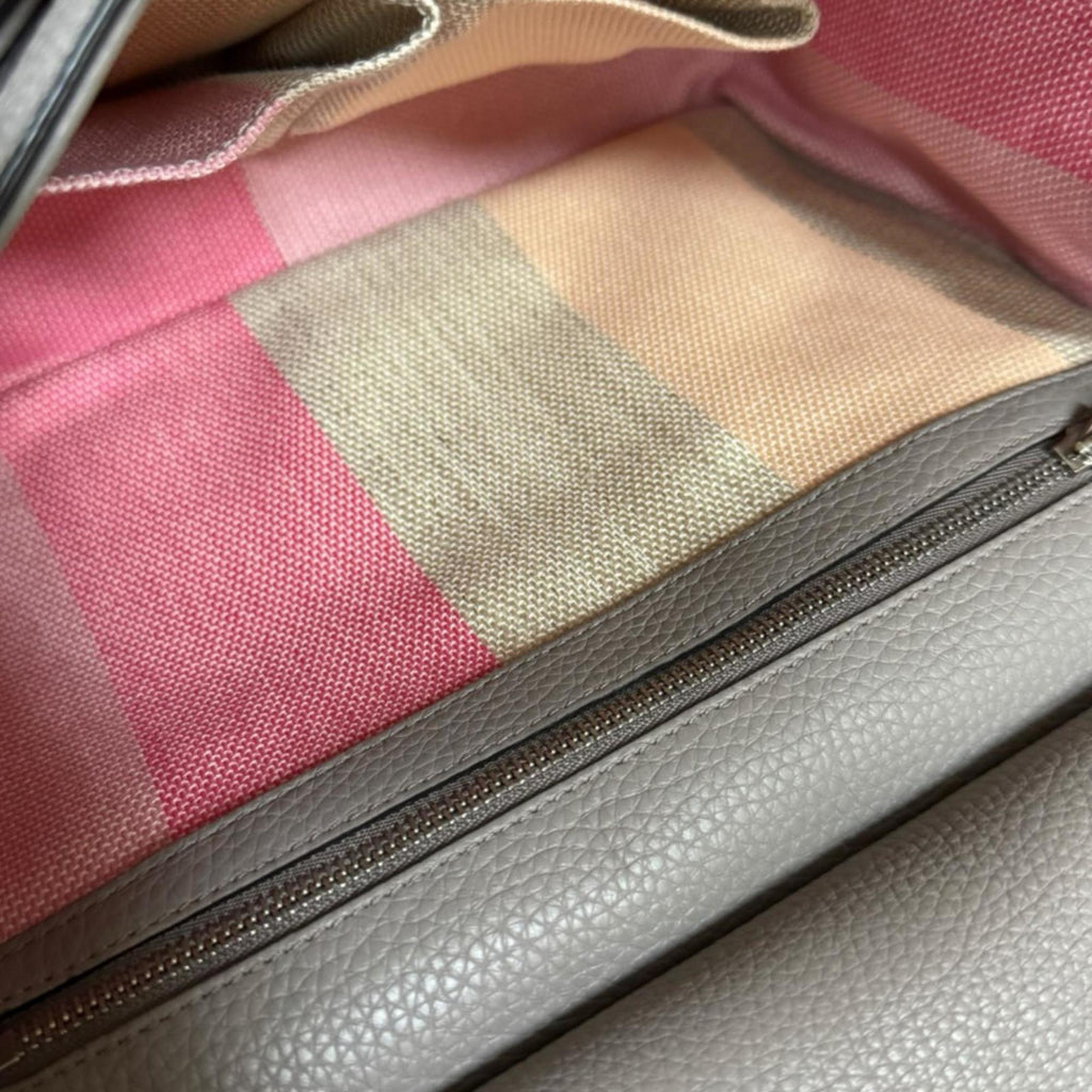 Gucci Gray Leather Shoulder Bag (Pre-Owned)