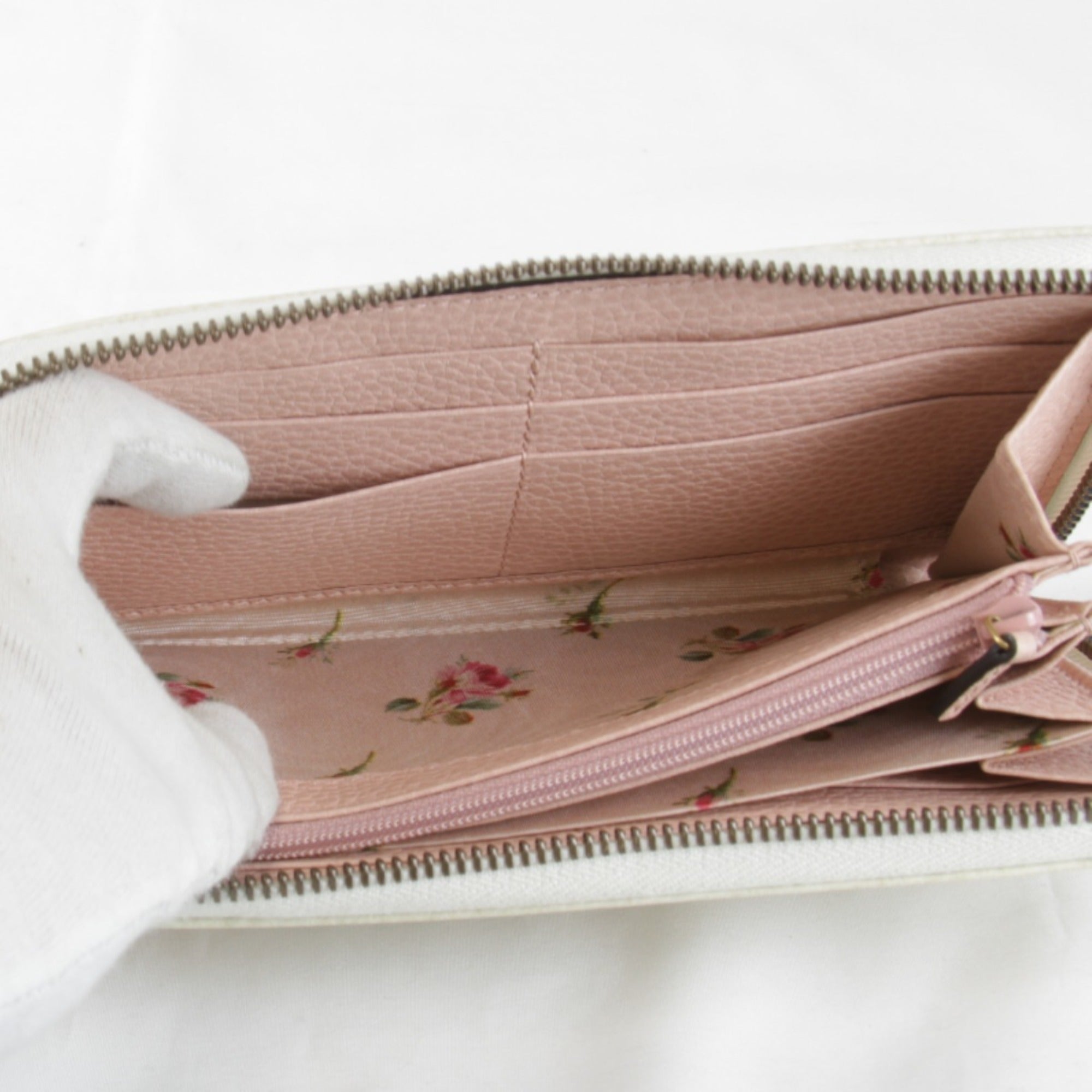 Gucci White Leather Long Wallet (Bi-Fold) (Pre-Owned)