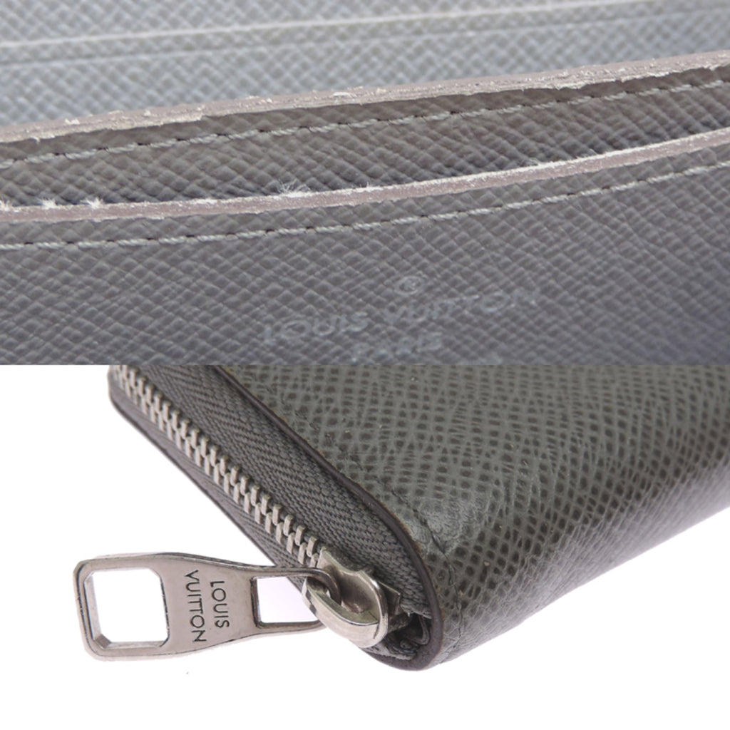 Louis Vuitton Gray Taiga Leather Coin Purse/Coin Case