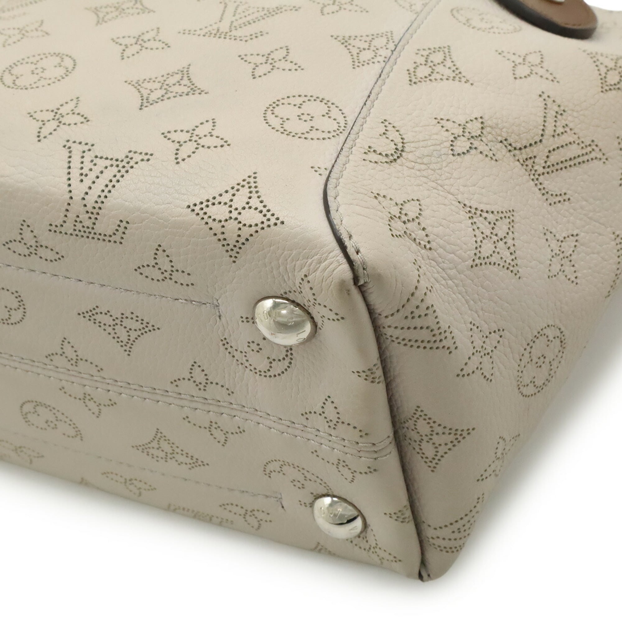 Louis Vuitton Light Beige Mahina Leather Handbag Pouch Shoulder Bag