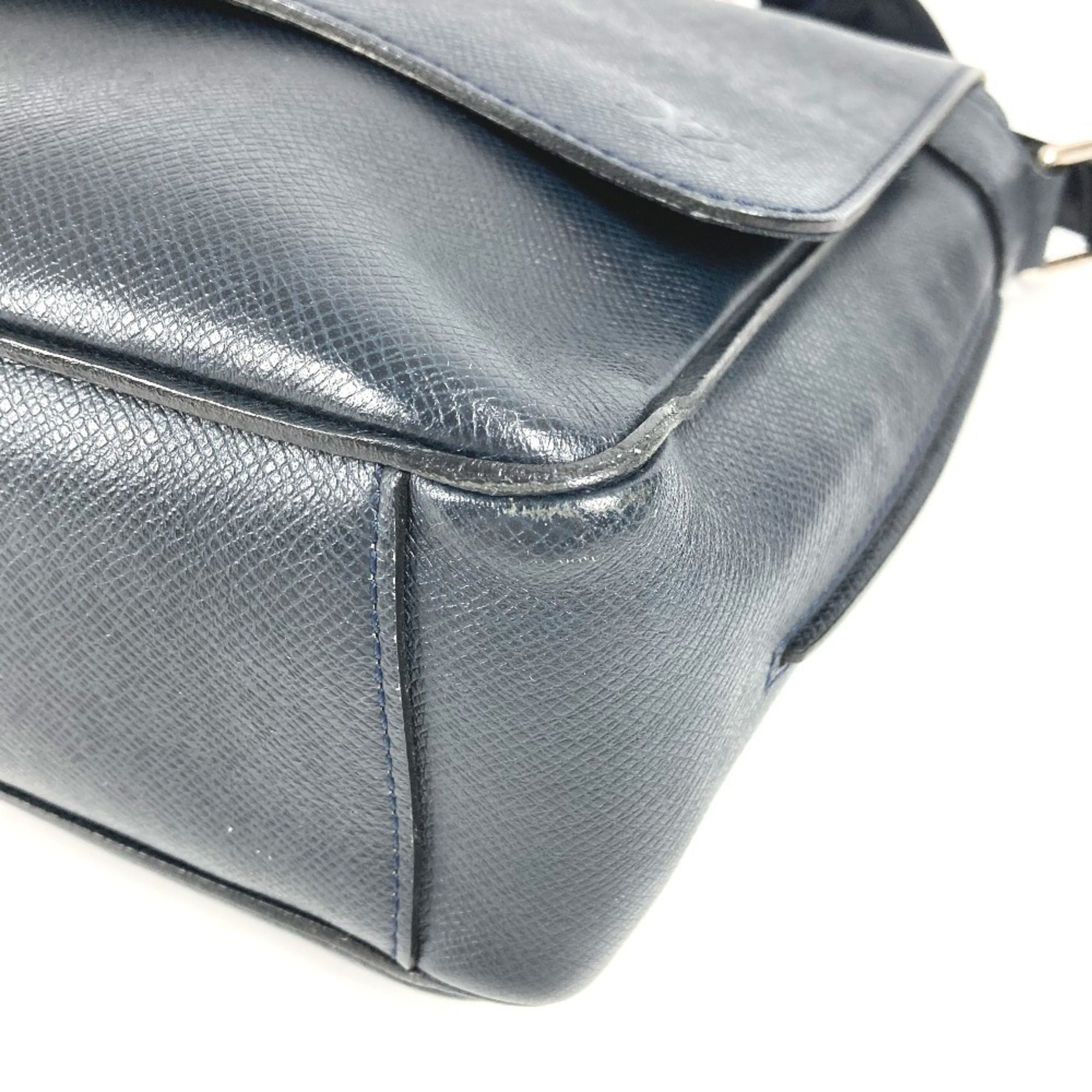 Louis Vuitton Boreal Galle Navy Taiga Leather Messenger Bag Shoulder Bag