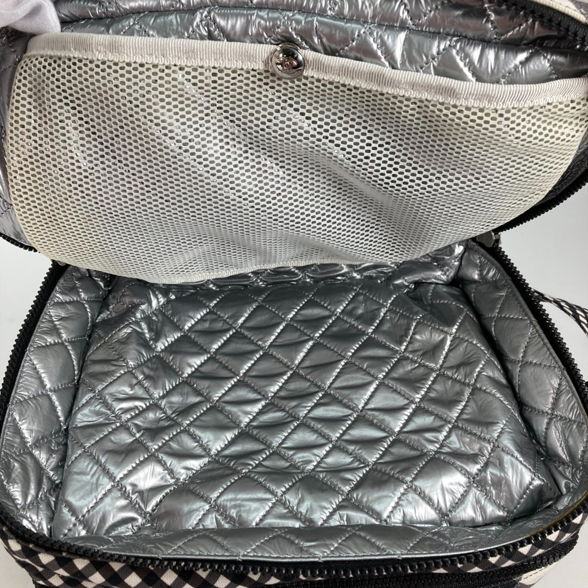 Chanel White Cloth Shoulder Bag