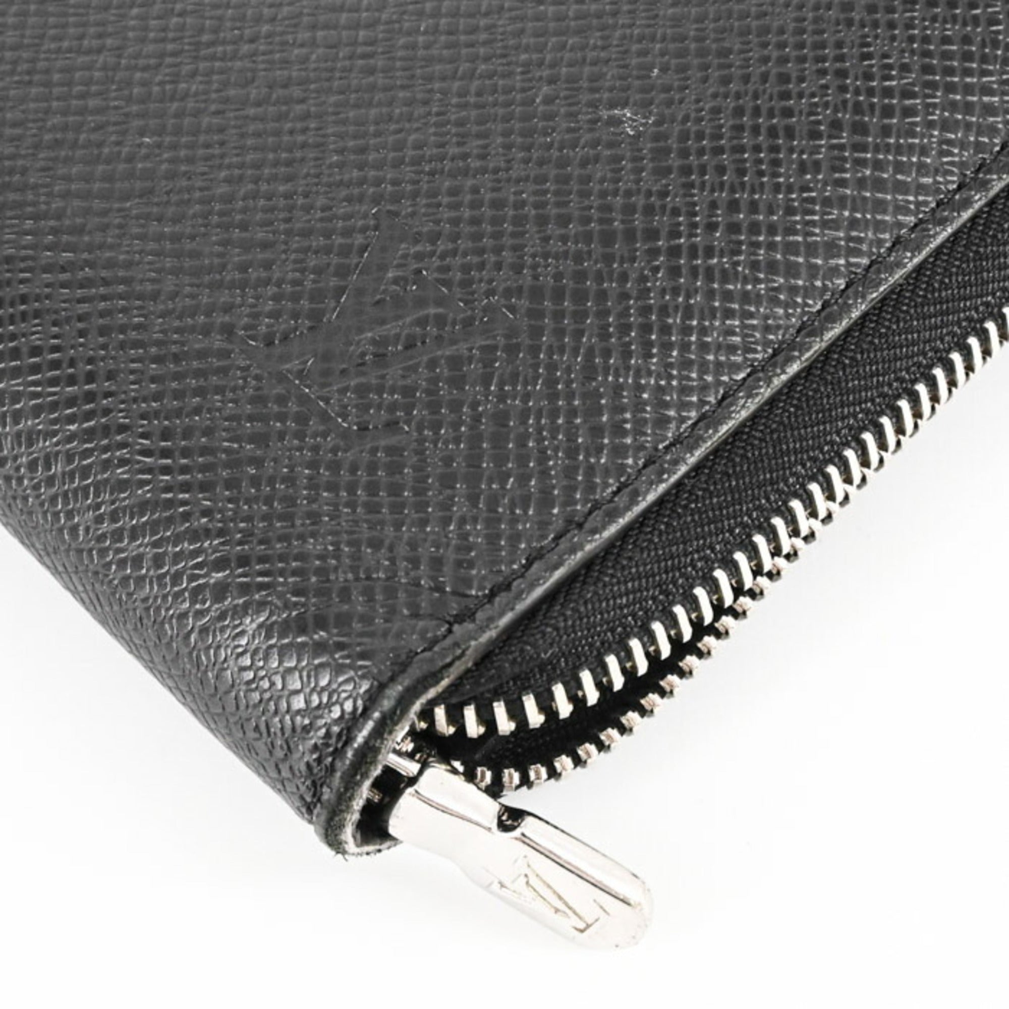 Louis Vuitton Black Taiga Leather Wallet (Tri-Fold)