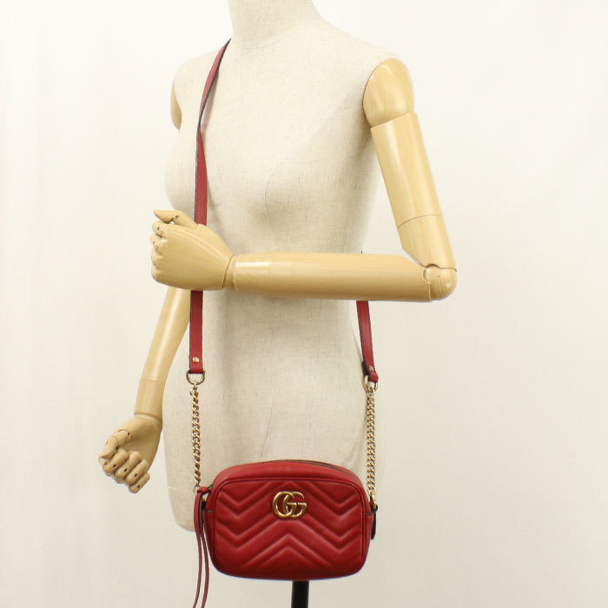 Gucci Red Color Quilting Shoulder Bag (Pre-Owned)