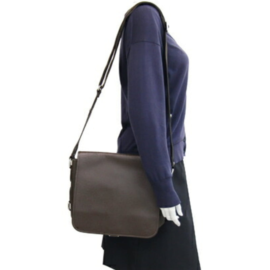 Louis Vuitton Taiga Brown Grizzly Taiga Leather Handbag Shoulder Bag