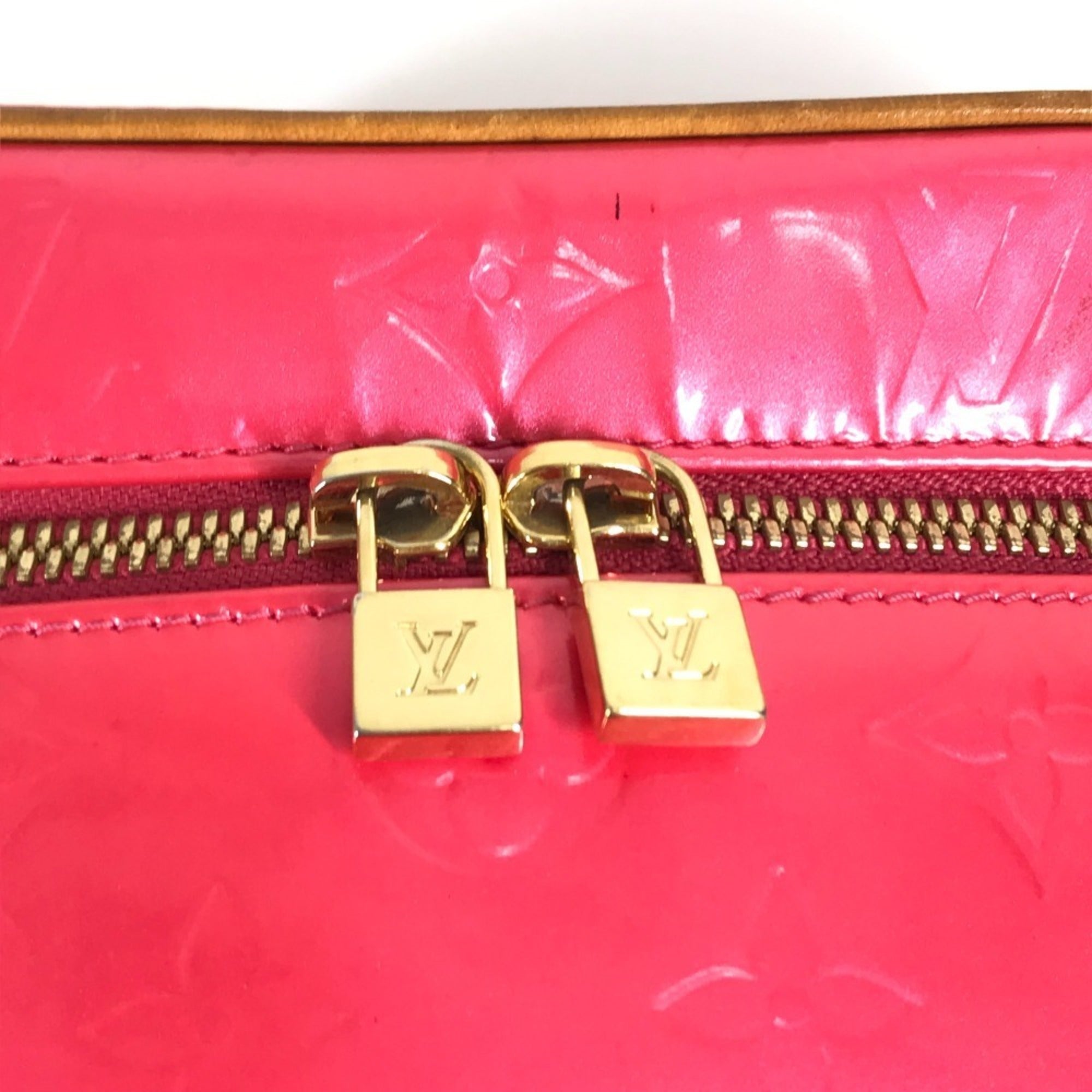 Louis Vuitton Fuchsia Pink Pink Monogram Vernis Pochette Shoulder Bag