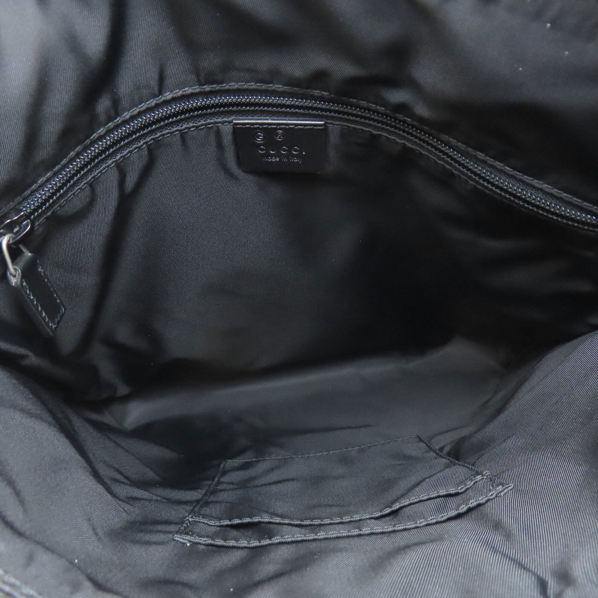 Gucci Black Nylon Canvas Shoulder Bag (Pre-Owned)