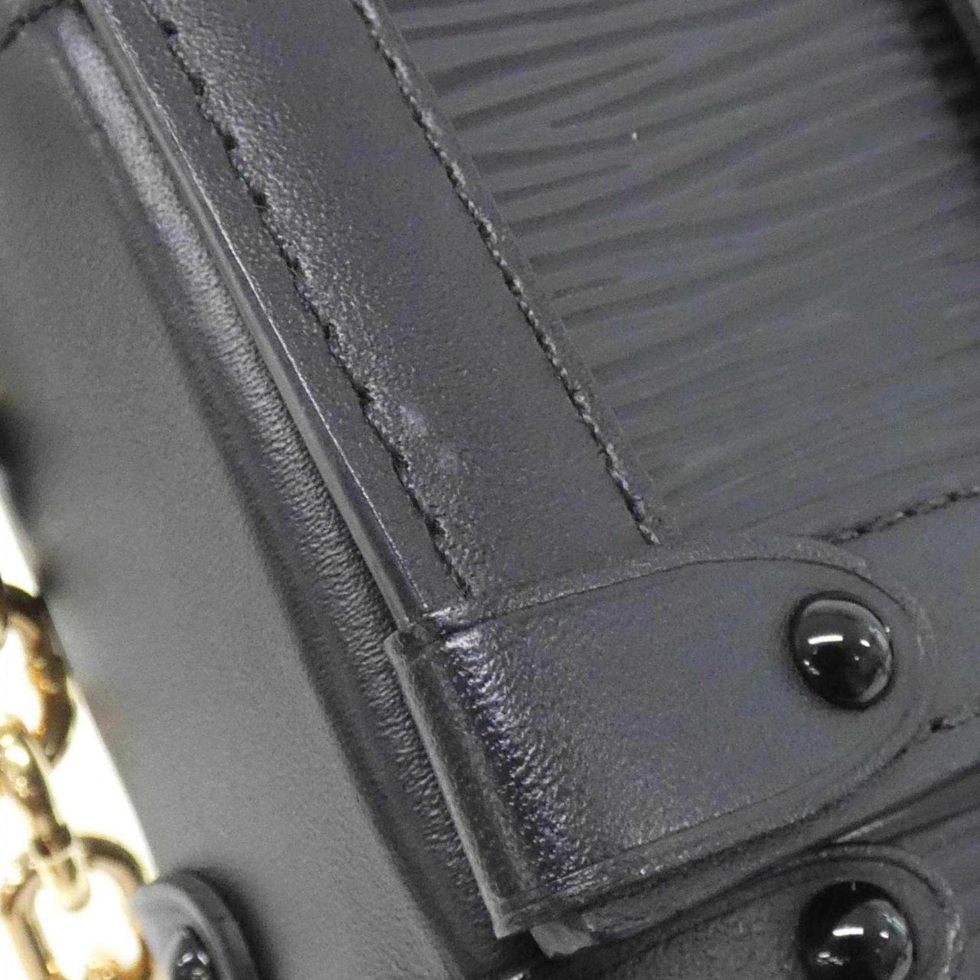 Louis Vuitton Gold Leather Pochette Shoulder Bag