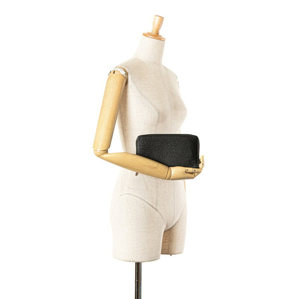Louis Vuitton Taiga Black Noir Leather Coin Purse/Coin Case