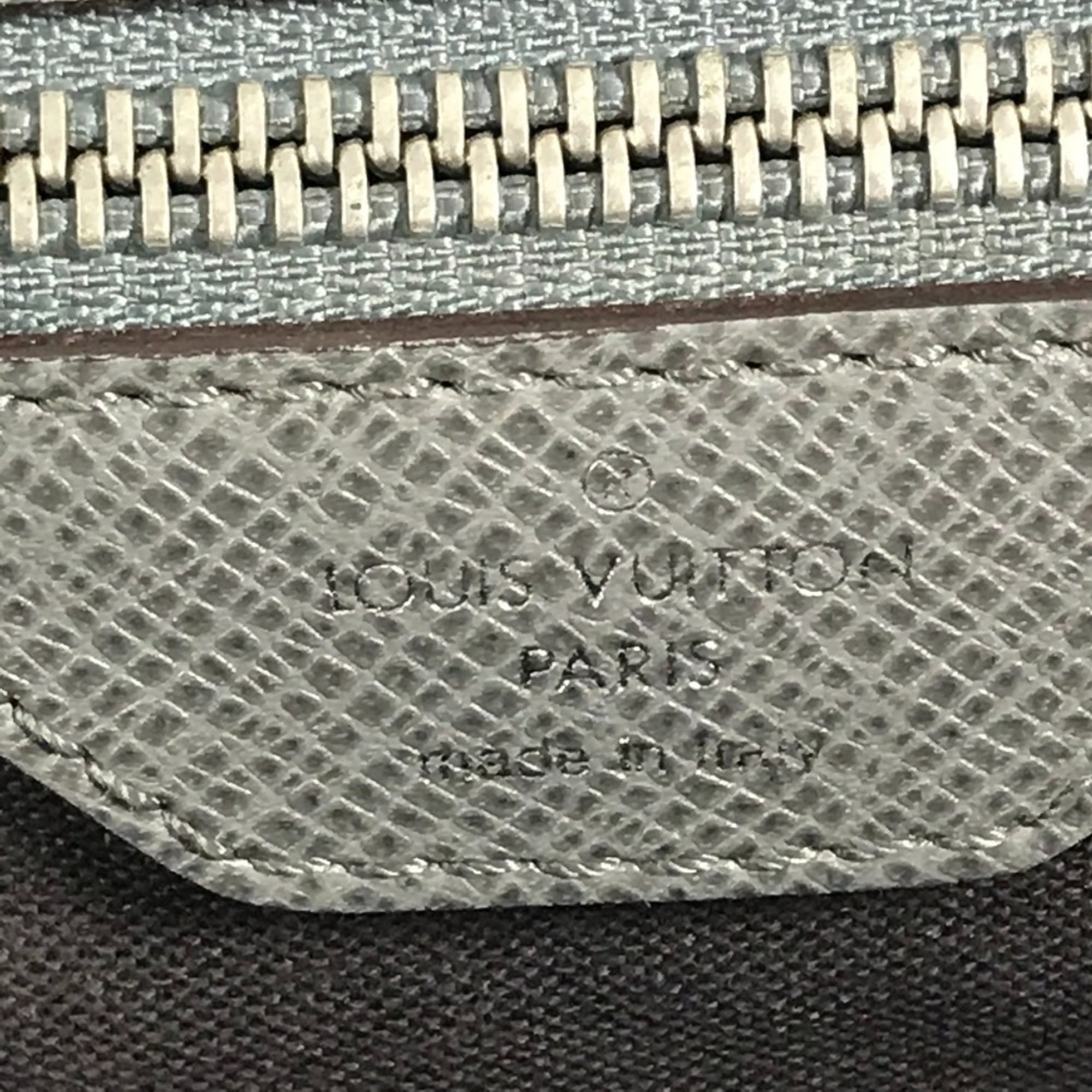 Louis Vuitton Glacier Gray Taiga Leather Briefcase Shoulder Bag