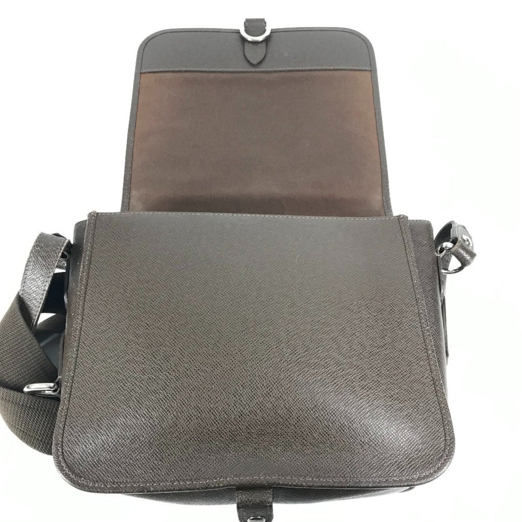 Louis Vuitton Brown Grizzly Taiga Leather Messenger Bag Shoulder Bag