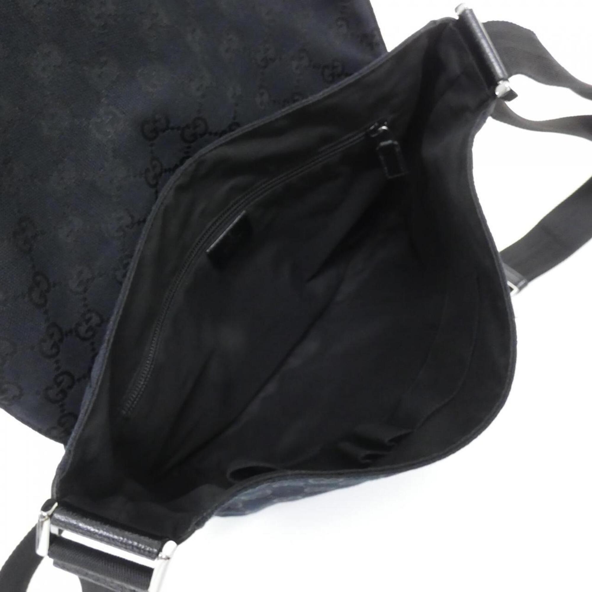 Gucci Black Gg Canvas Shoulder Bag (Pre-Owned)