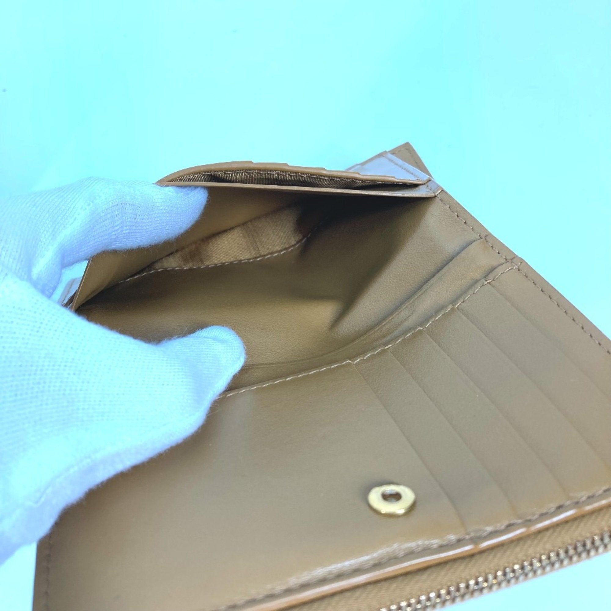 Bottega Veneta Beige Leather Wallet (Bi-Fold)