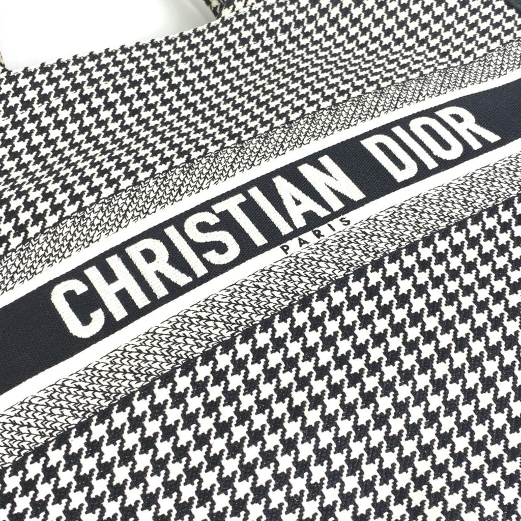 Christian Dior White Cloth Tote Bag (Pre-Owned)