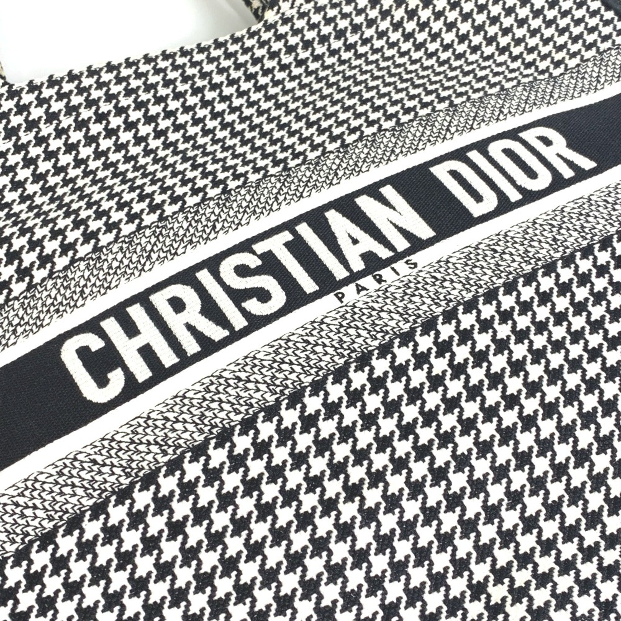 Christian Dior White Cloth Tote Bag (Pre-Owned)