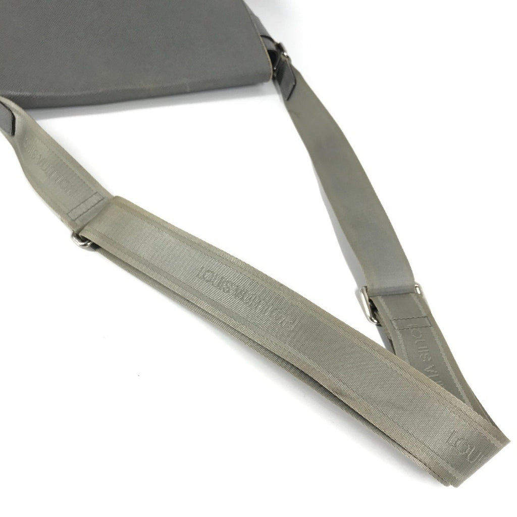 Louis Vuitton Glacier Gray Taiga Leather Messenger Bag Shoulder Bag
