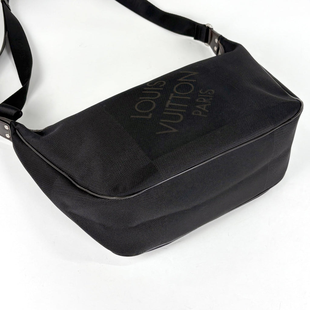 Louis Vuitton Noir Damier Geant Shoulder Bag
