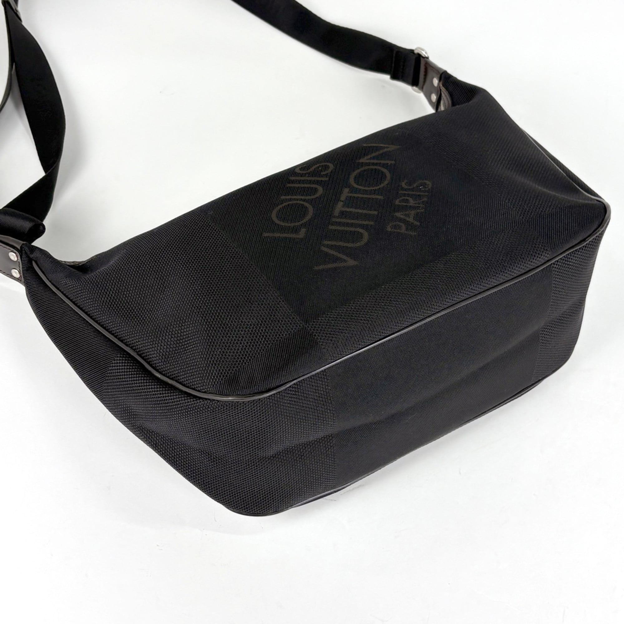 Louis Vuitton Noir Damier Geant Shoulder Bag