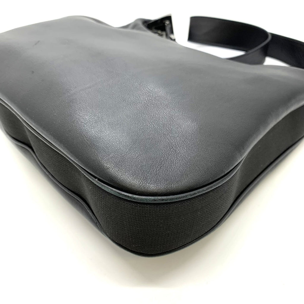 Gucci Black Leather Shoulder Bag (Pre-Owned)