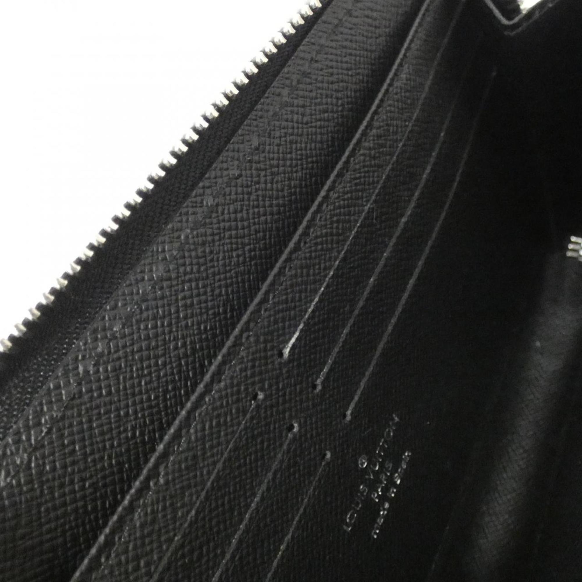 Louis Vuitton Black Taiga Leather Leather Long Wallet