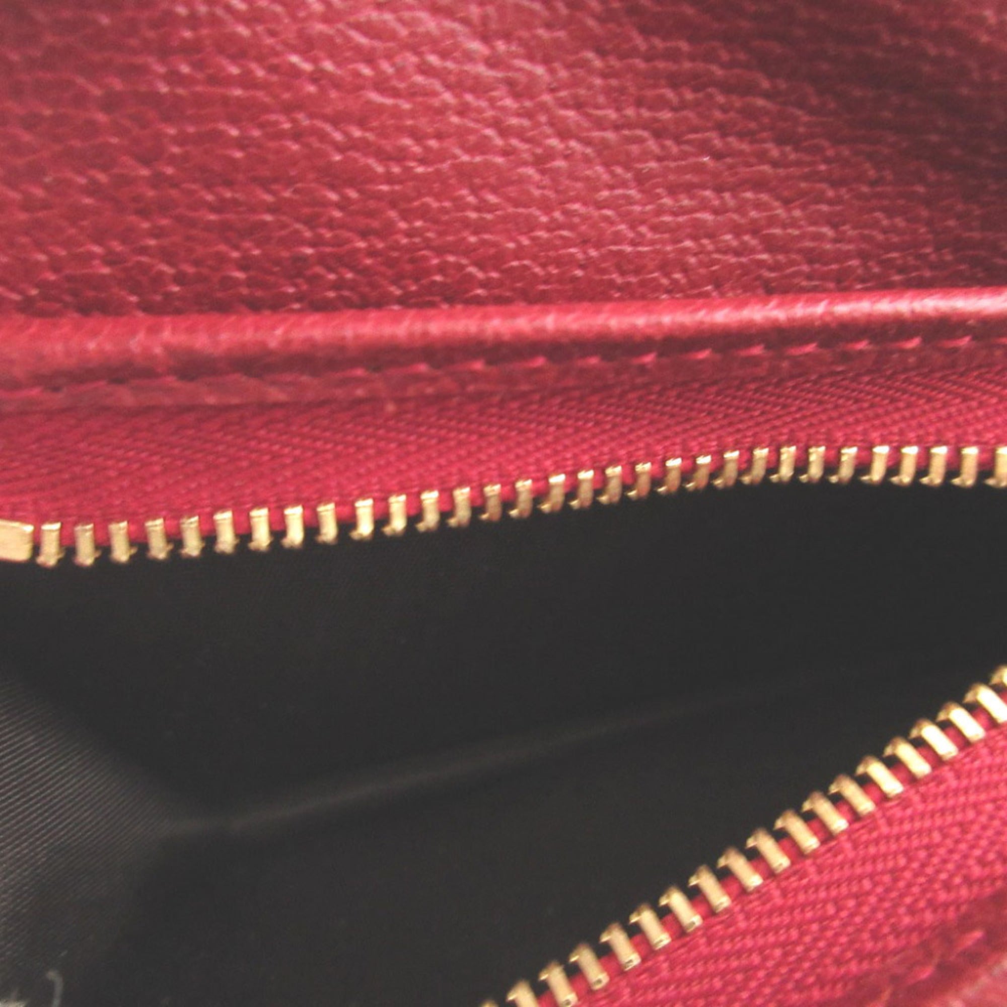 Gucci Red Color Pvc Leather Wallet (Bi-Fold) (Pre-Owned)