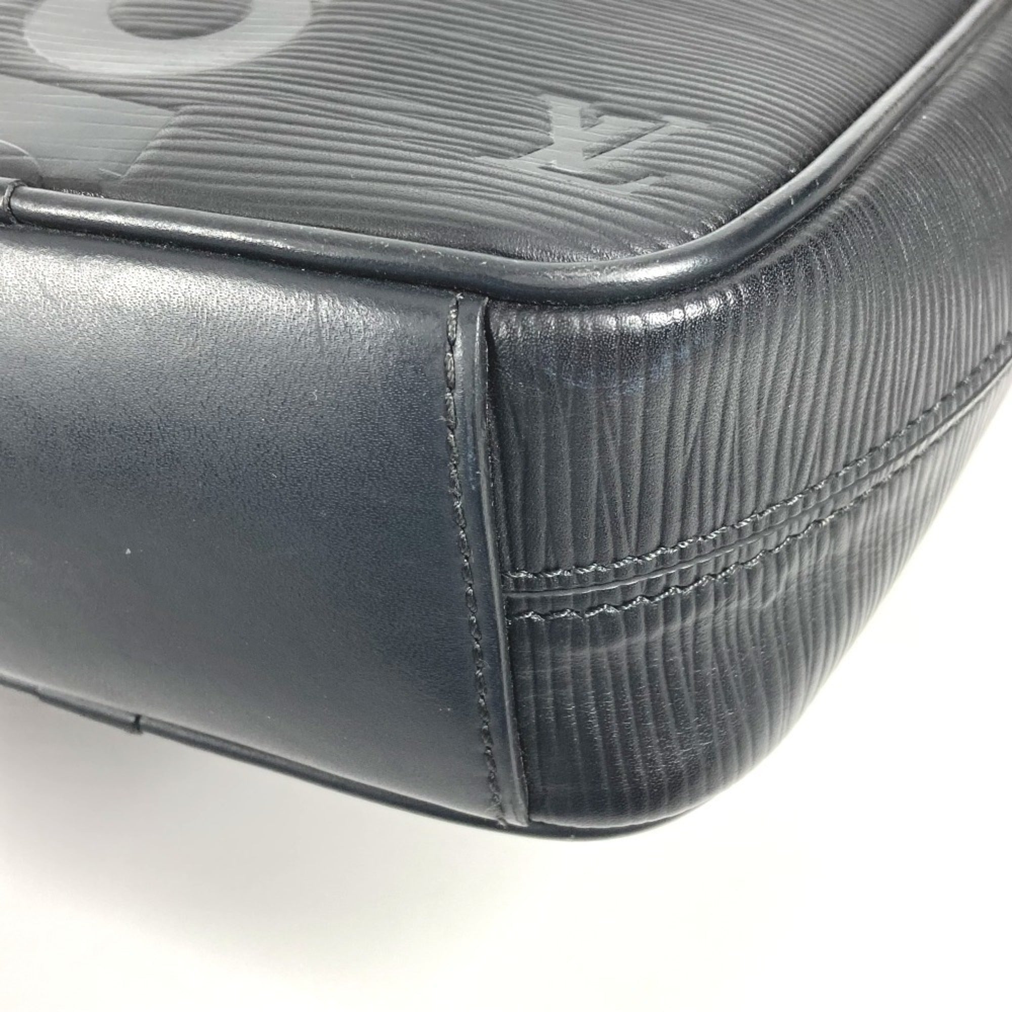 Louis Vuitton Black Epi Leather Pochette Shoulder Bag