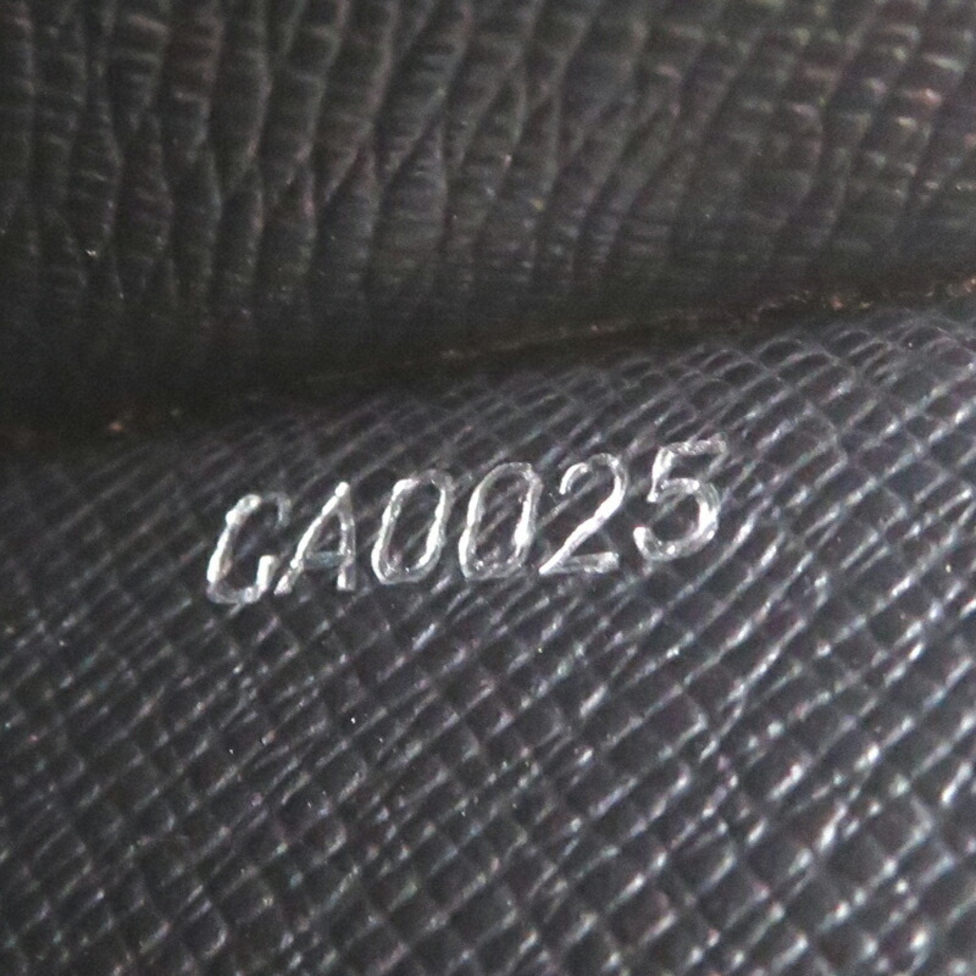 Louis Vuitton Taiga Ardoise Black Galle Taiga Leather Clutch Bag