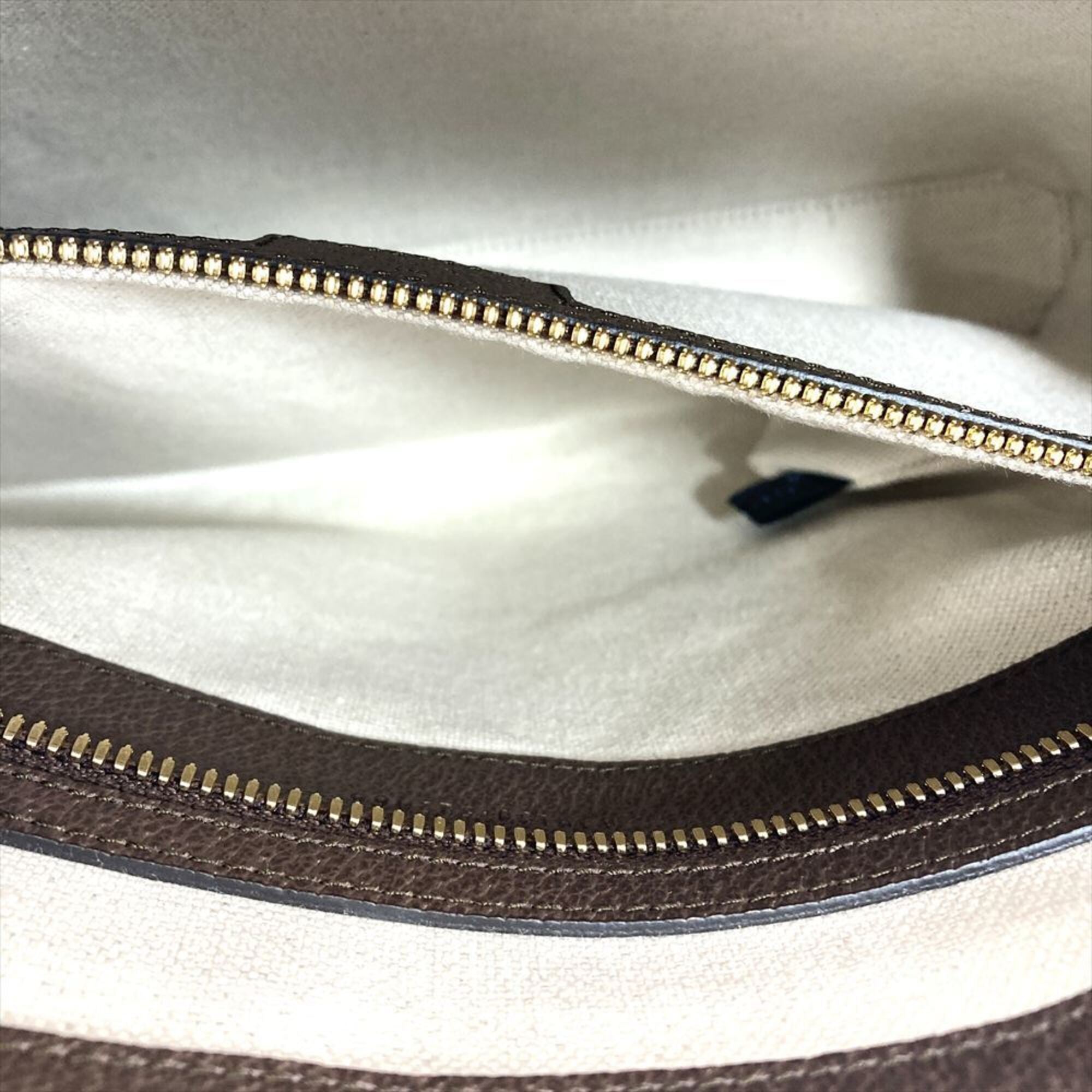 Gucci Beige Gg Canvas Canvas Shoulder Bag (Pre-Owned)