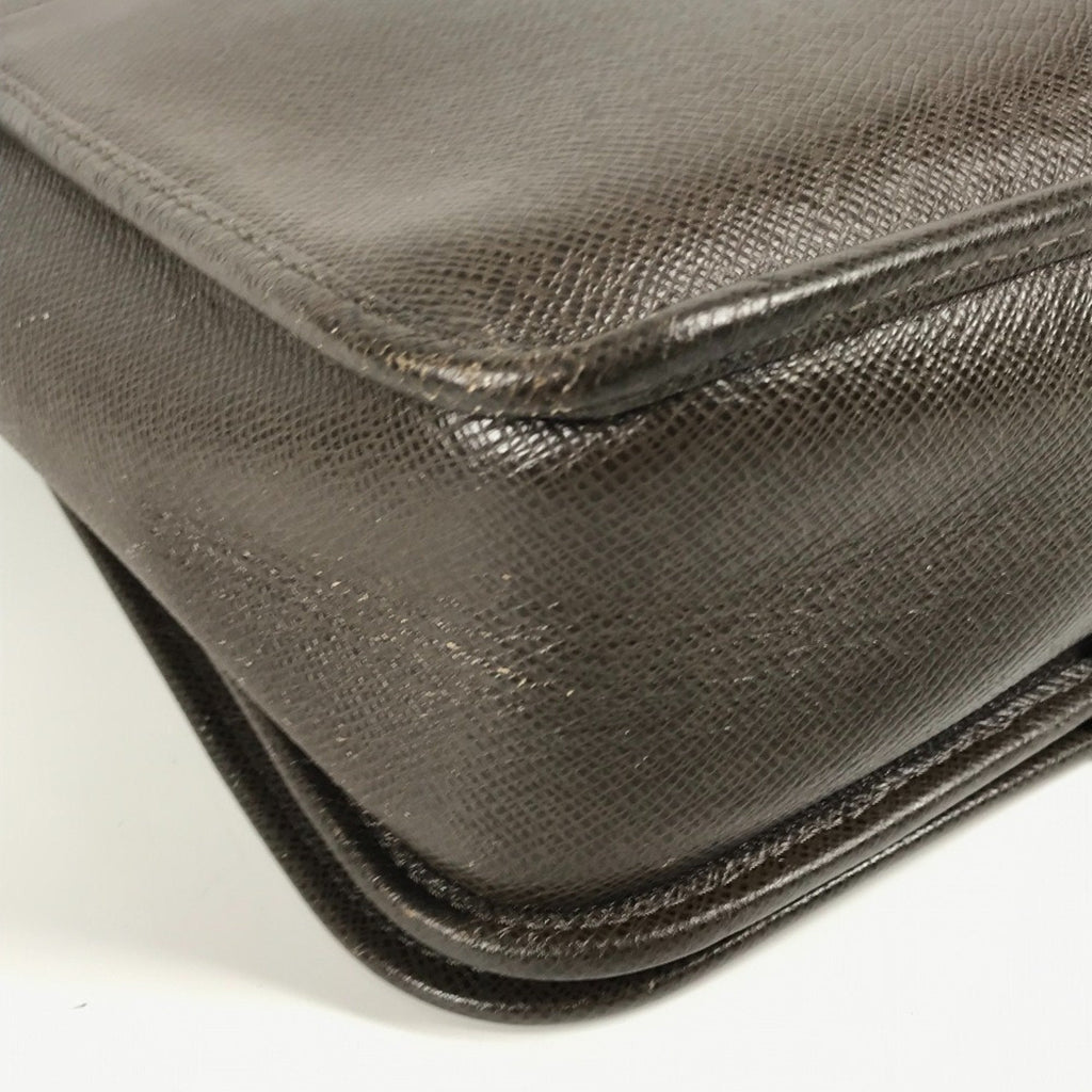 Louis Vuitton Brown Grizzly Taiga Leather Messenger Bag Shoulder Bag
