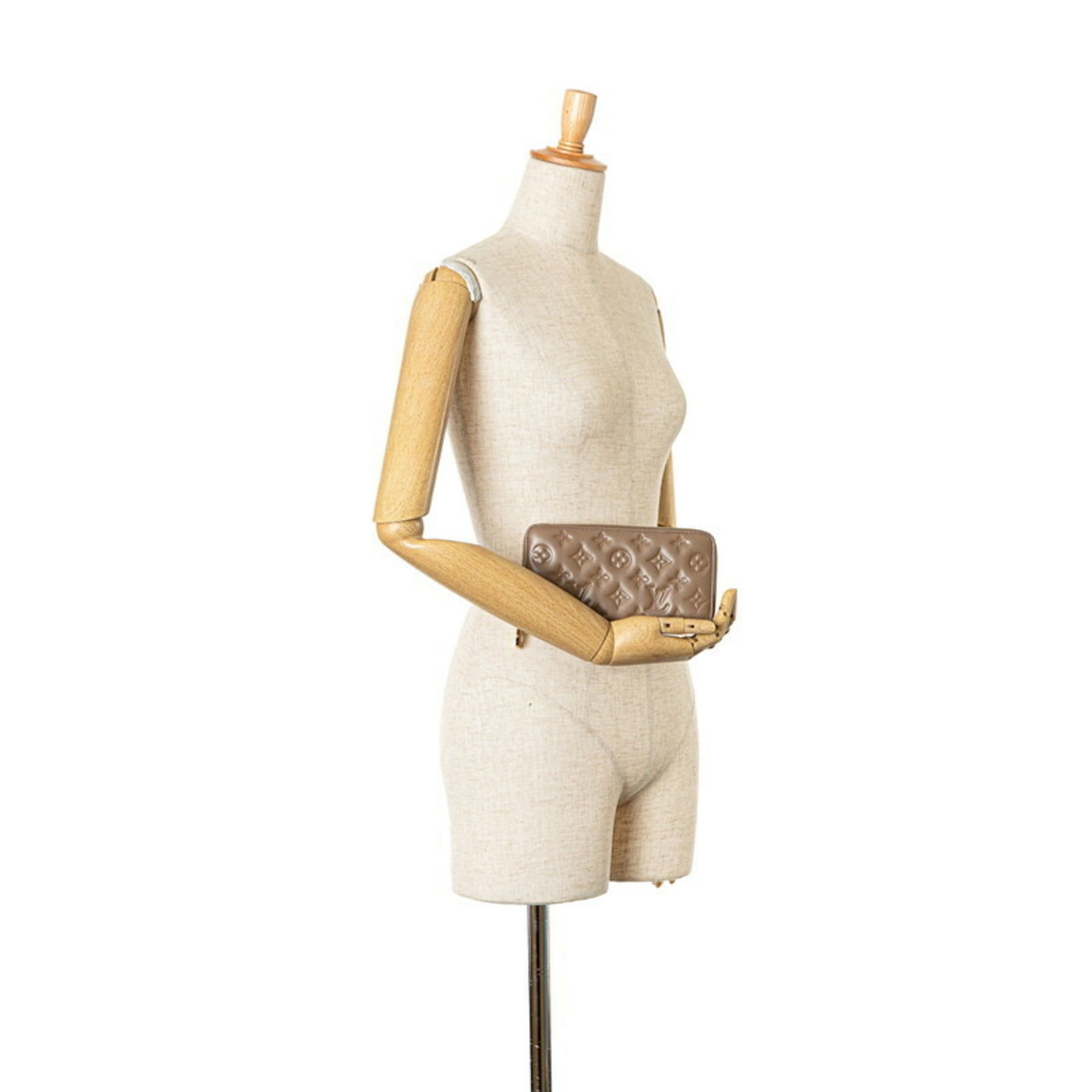 Louis Vuitton Beige Taupe Leather Coin Purse/Coin Case
