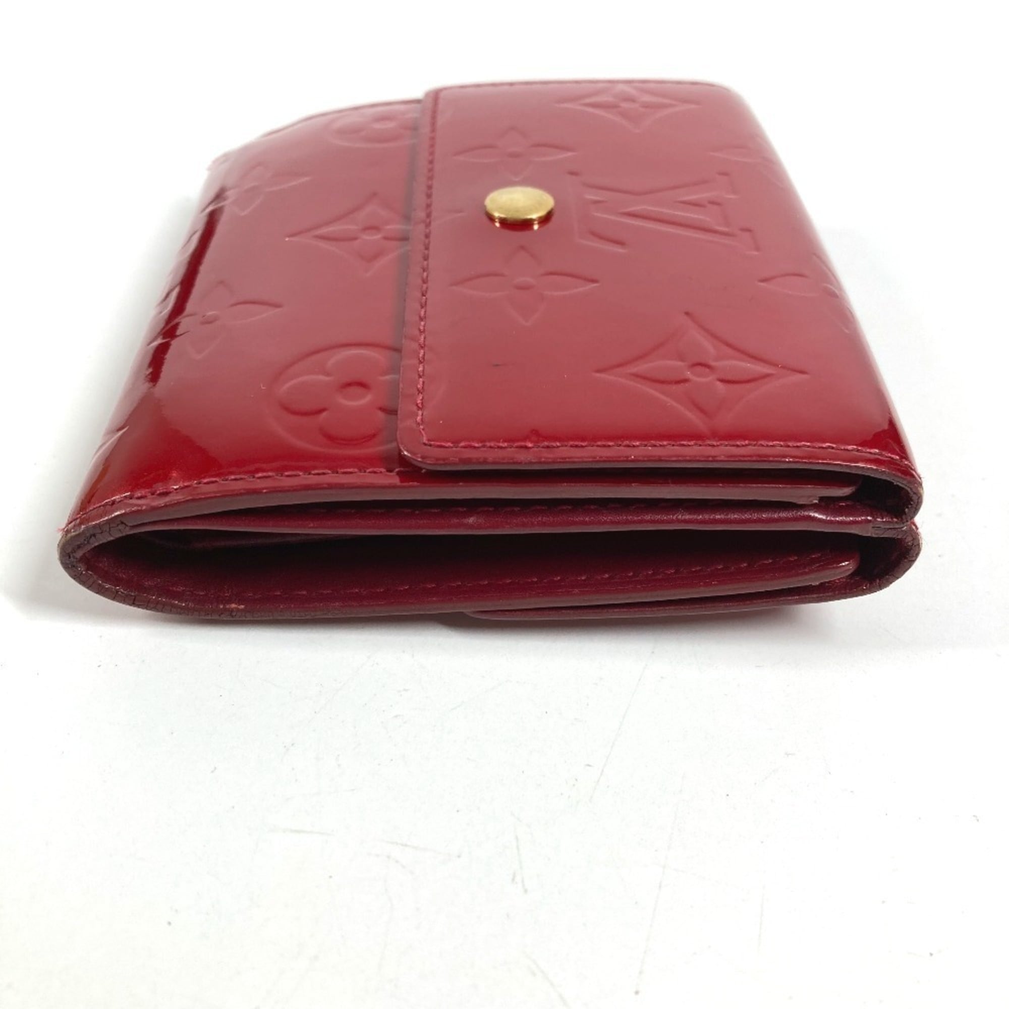 Louis Vuitton Pomme D'amour Red Color Monogram Vernis Canvas Wallet (Tri-Fold)