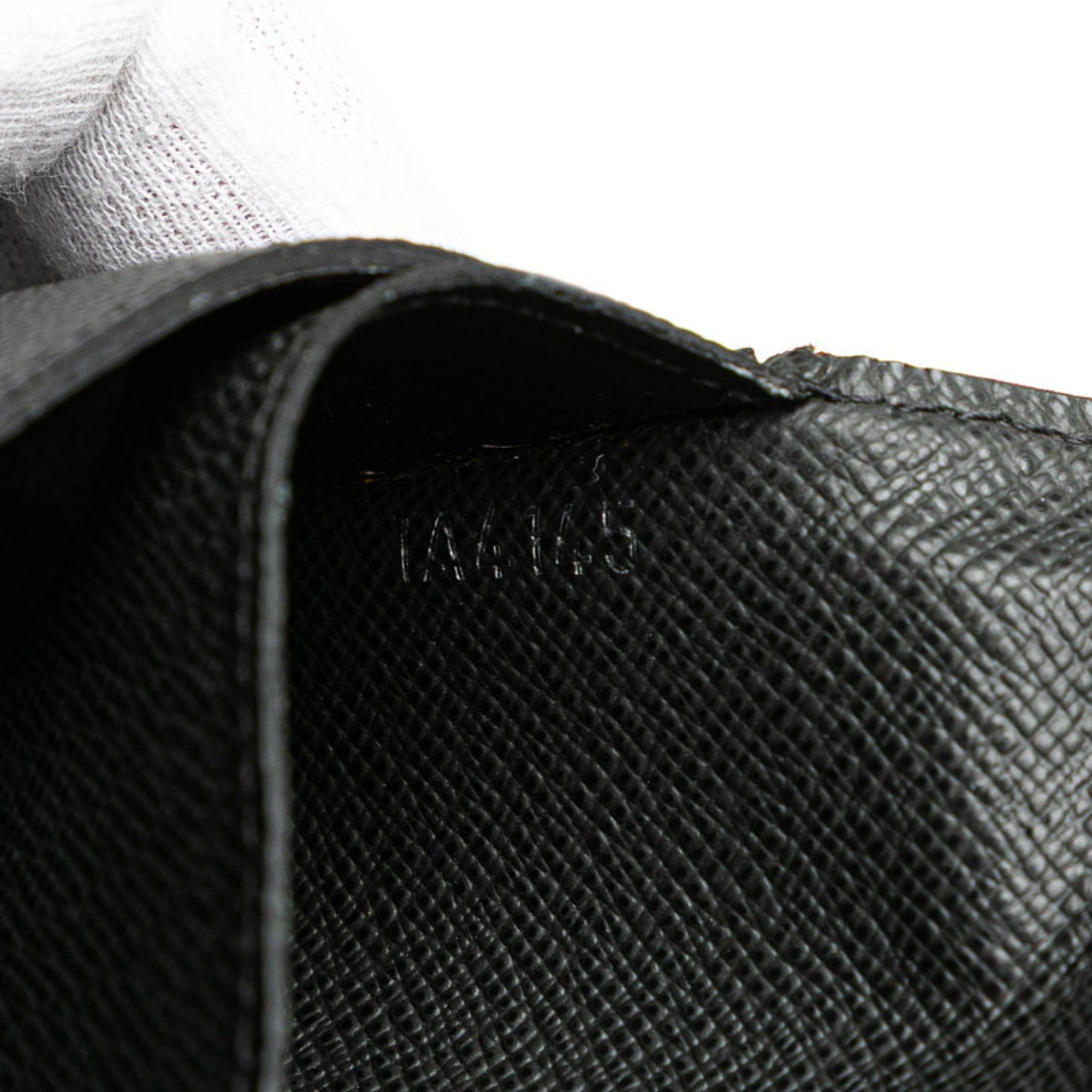 Louis Vuitton Taiga Black Noir Taiga Leather Coin Purse/Coin Case